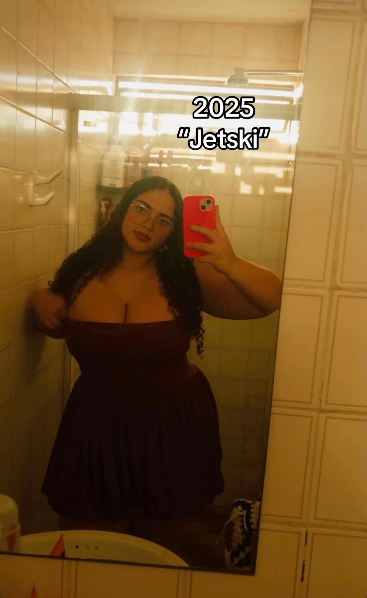 @22vitoriaribeiro