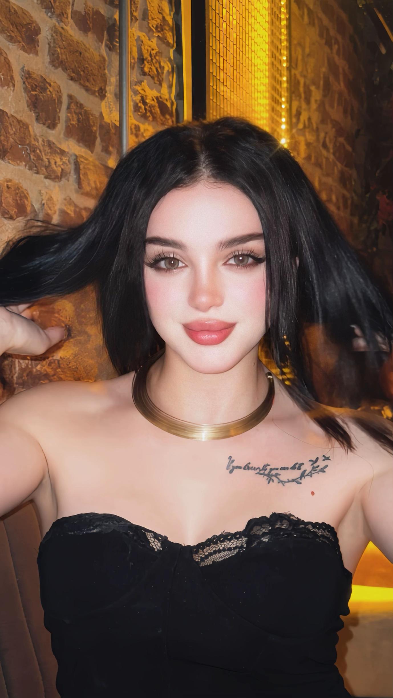 @Model rena