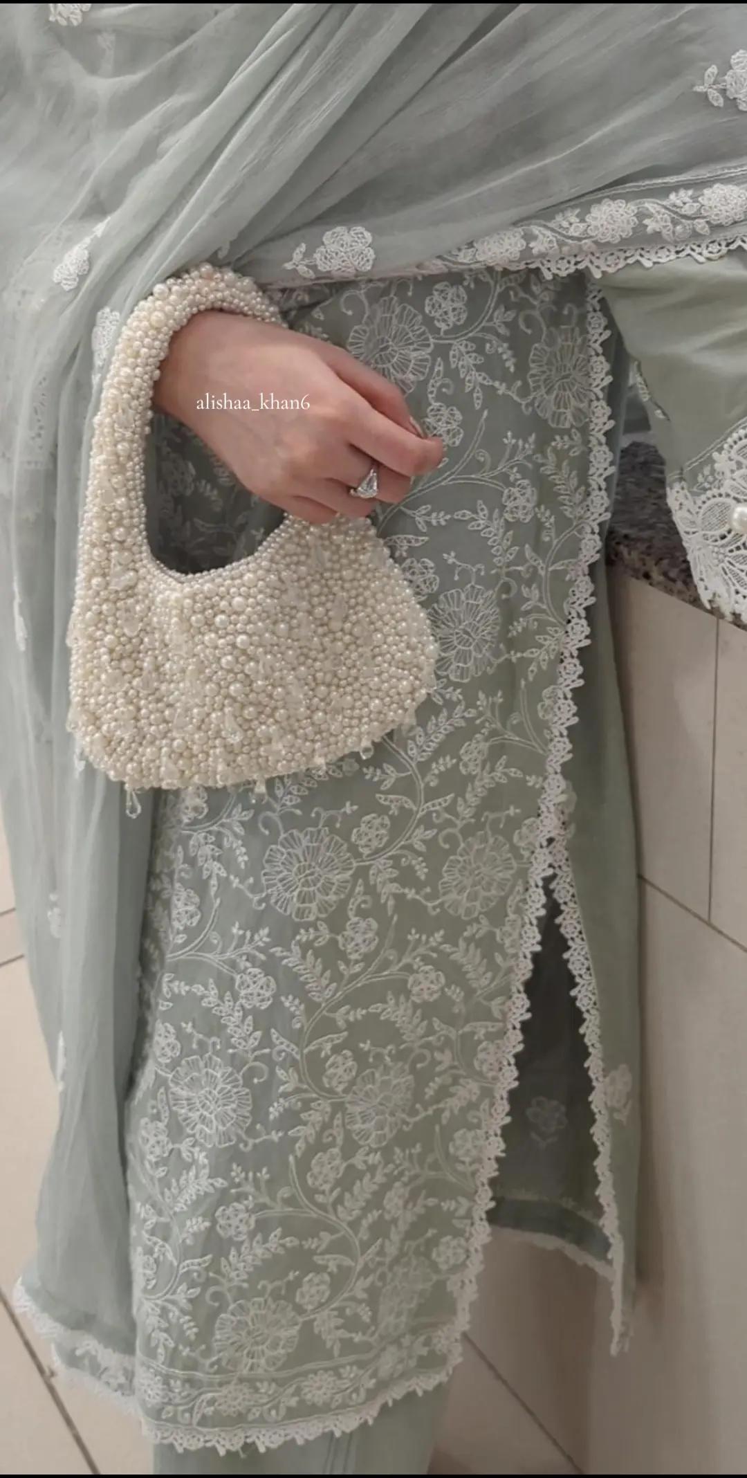 @ALisHâ KHäN 🎀🕊️