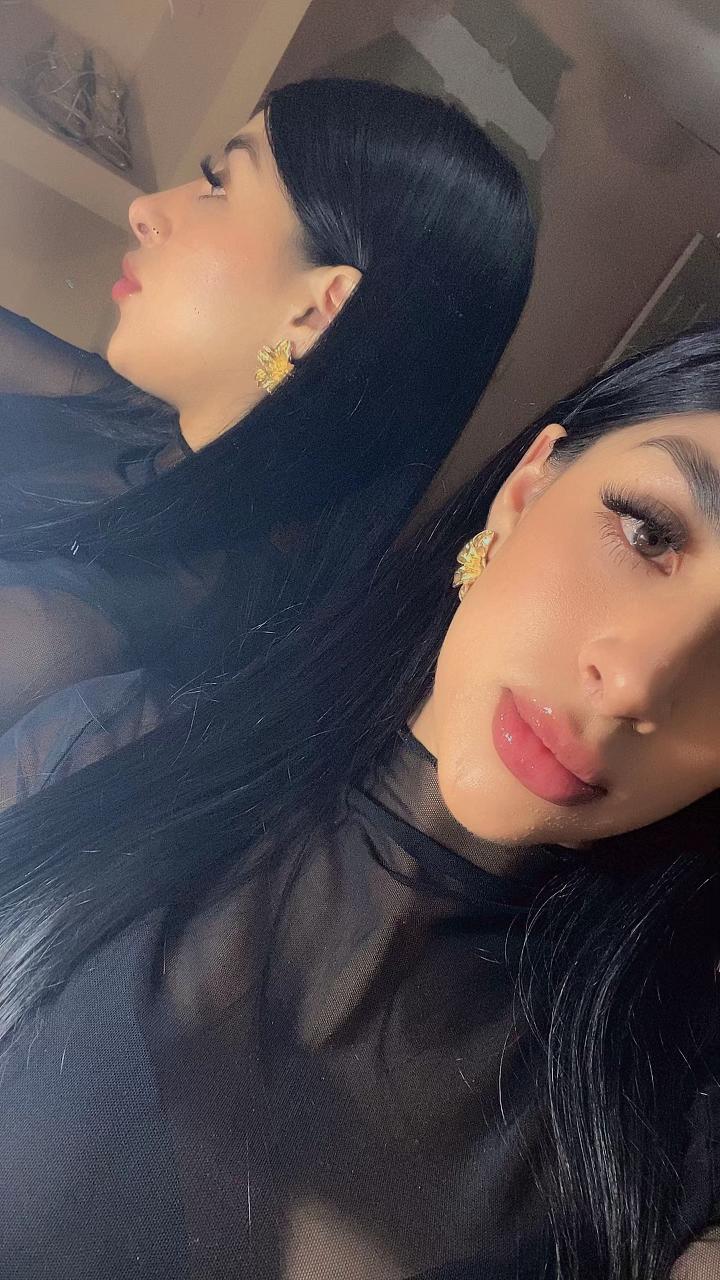 @👩🏻🎀
