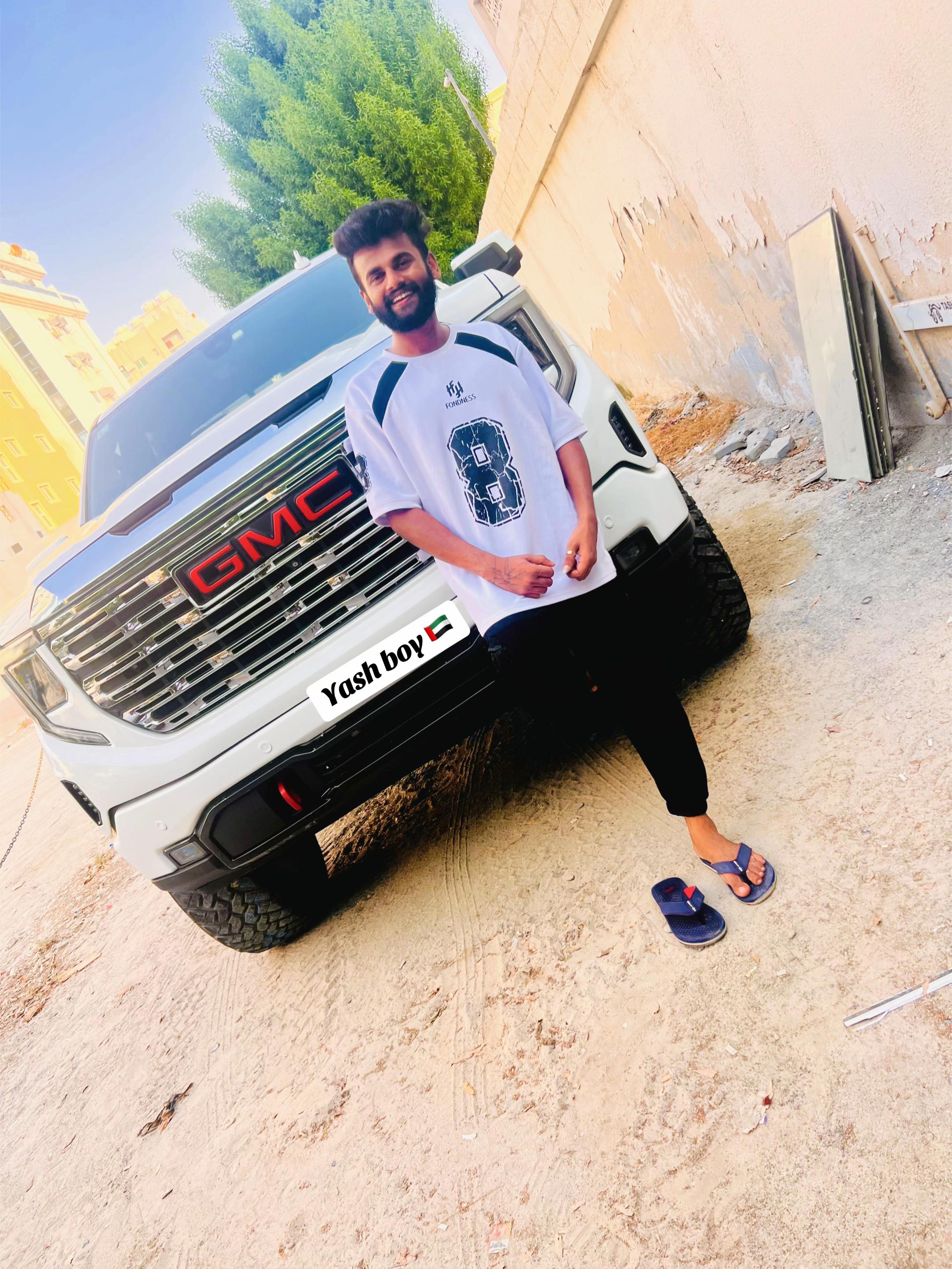 @YASH BOY 🇦🇪