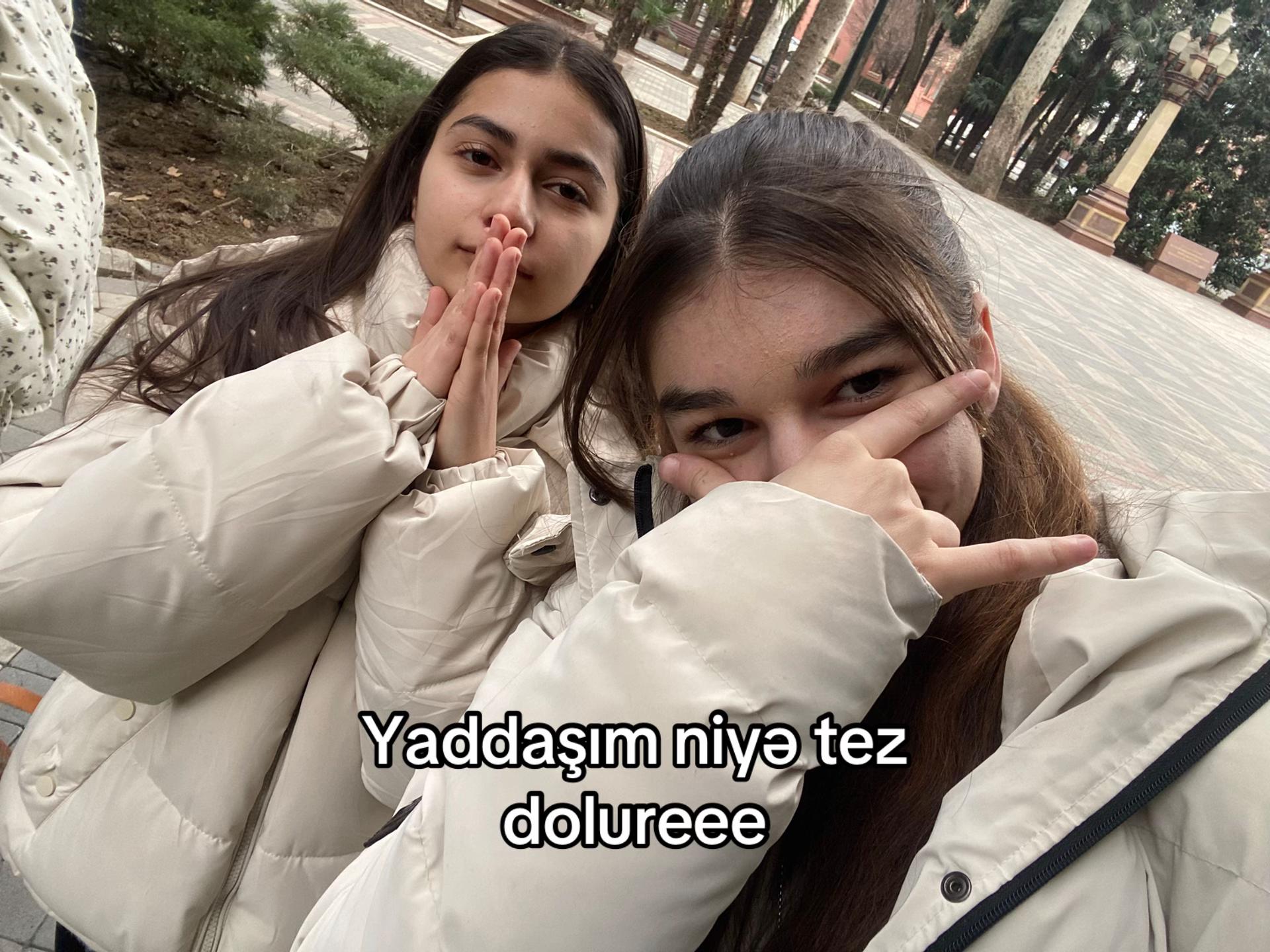 @Y𖣂