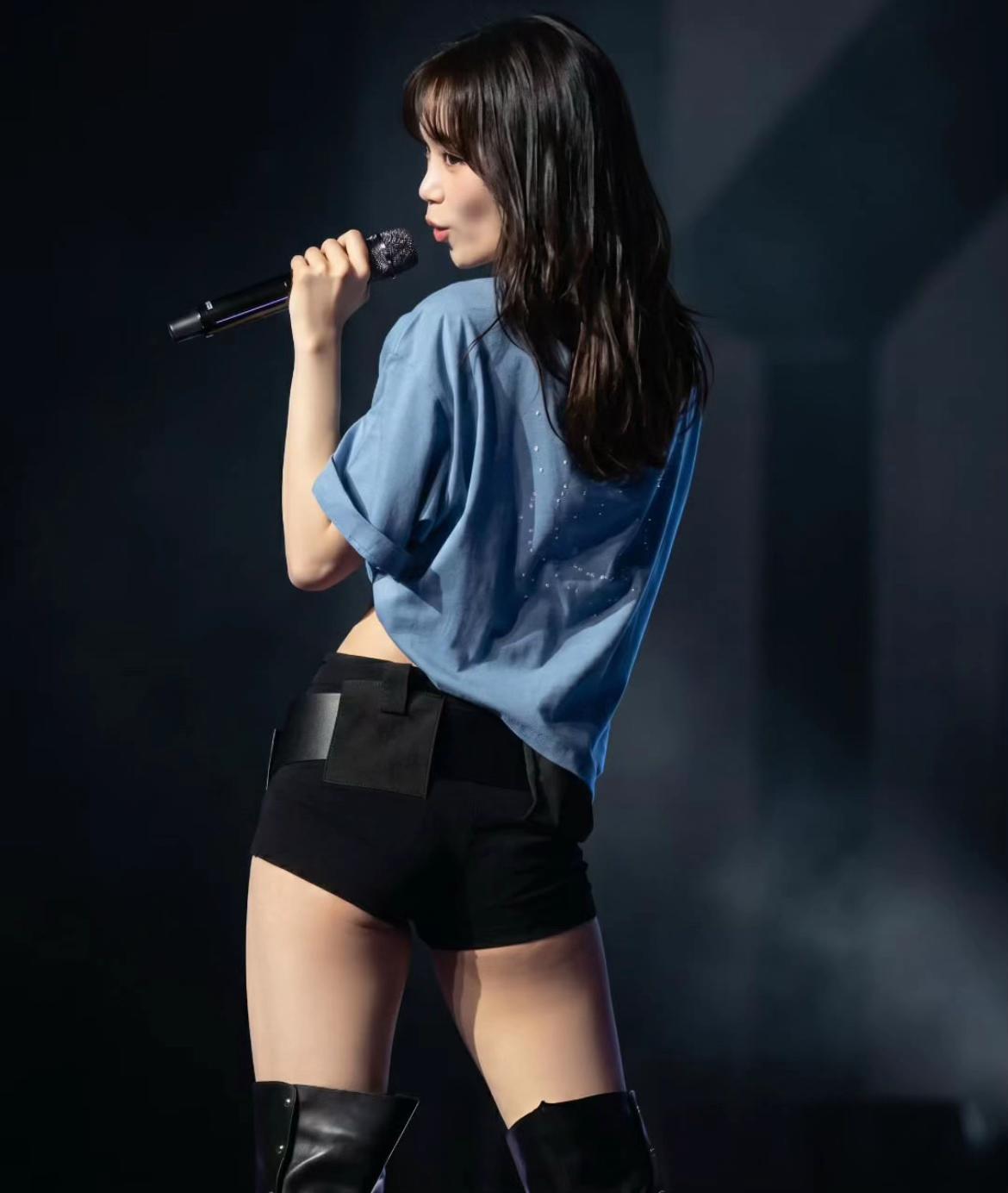@👸🦋Universal Kpop Idols🦋👑