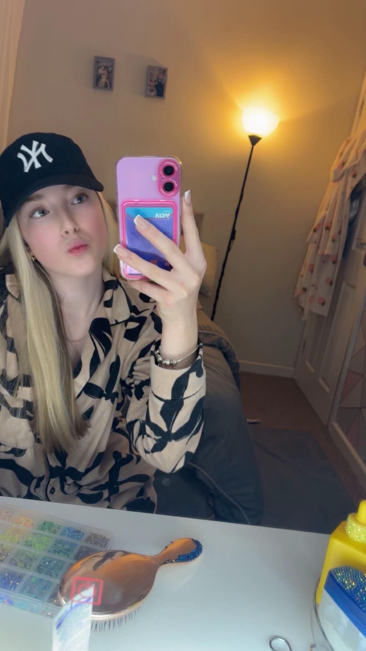 @.ella.main👸🏼