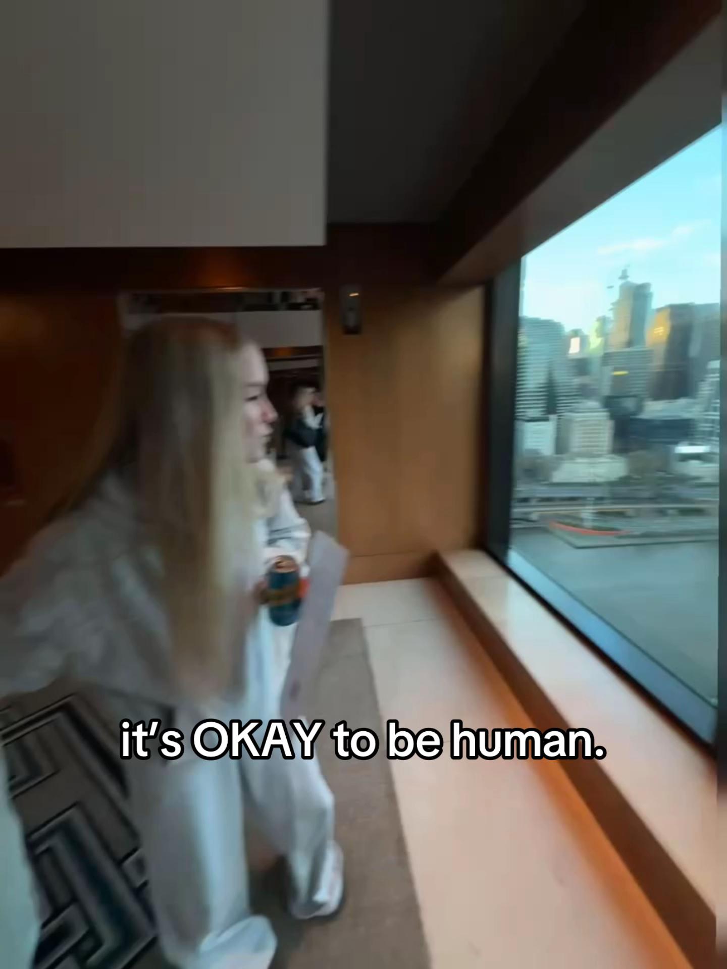 @unironicallyblonde