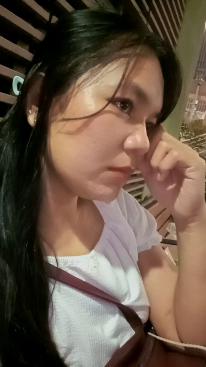@Lela_