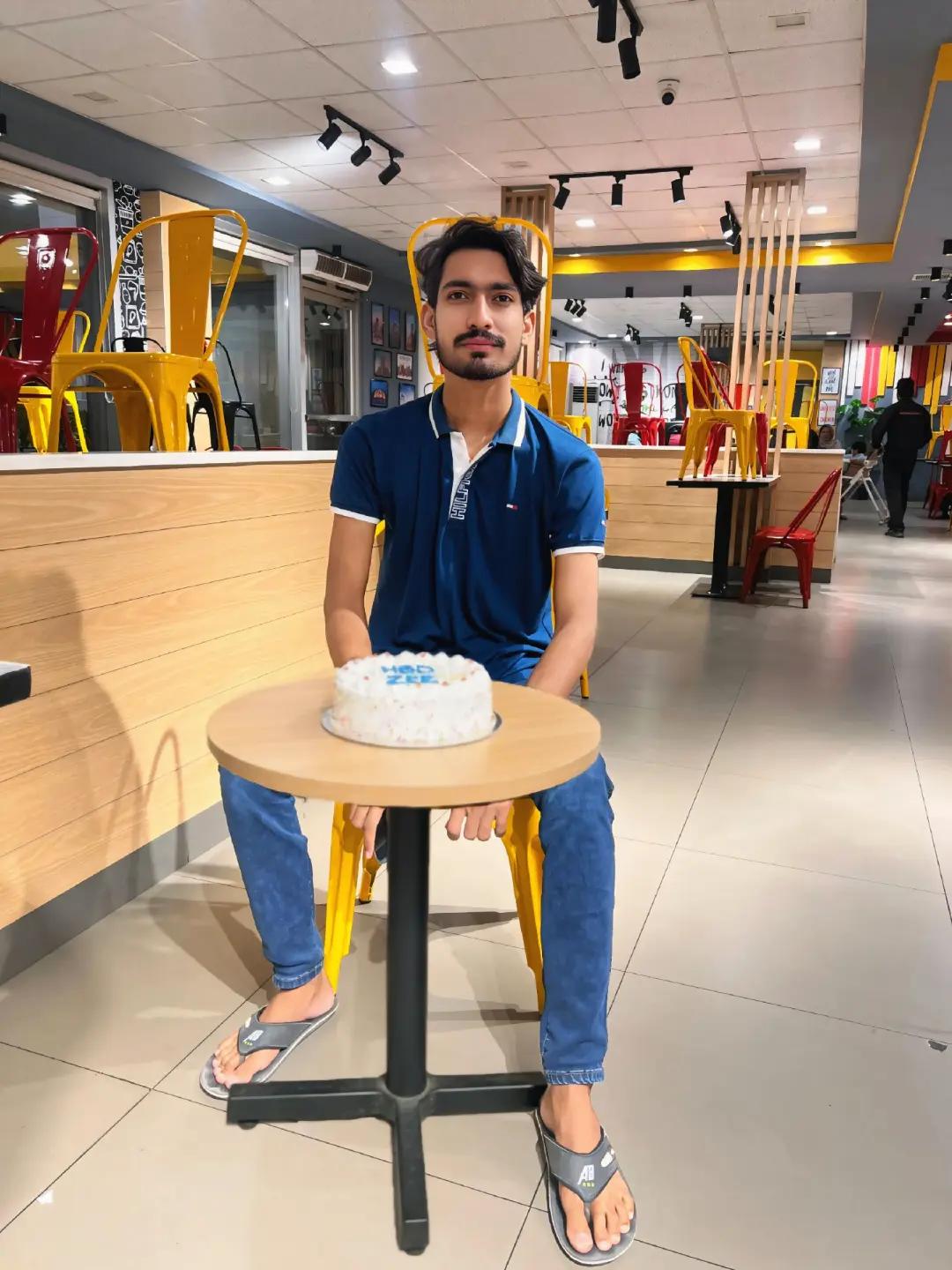 @Eɴɢʀ. Zᴏʜᴀɪʙ Kʜᴀɴ ☕︎