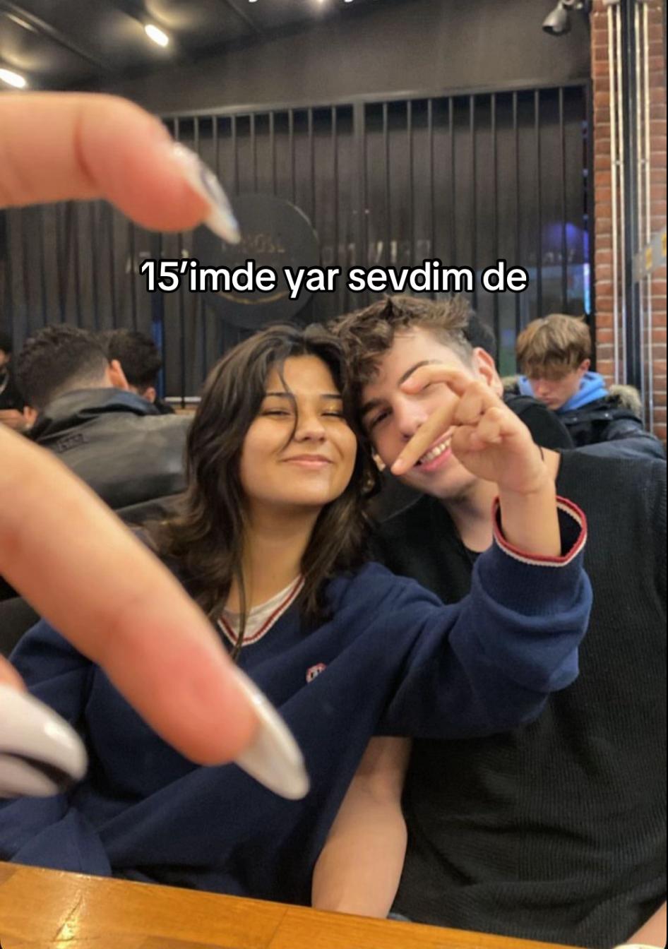 @urfavbrunette ★