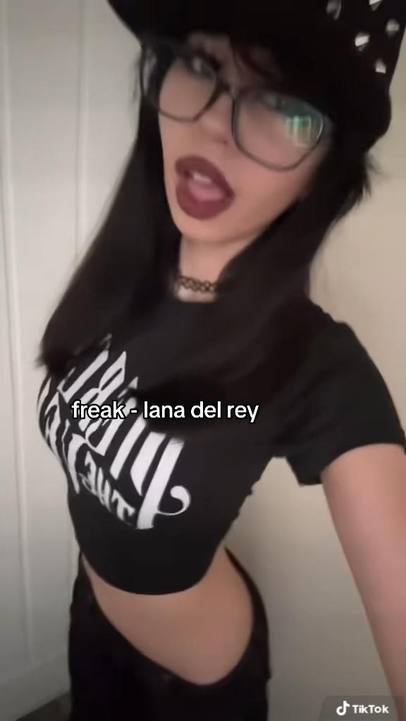 @𝔇𝔞𝔫𝔦𝔢𝔩𝔩𝔞 🧛🏻&zwj;♀️🦇