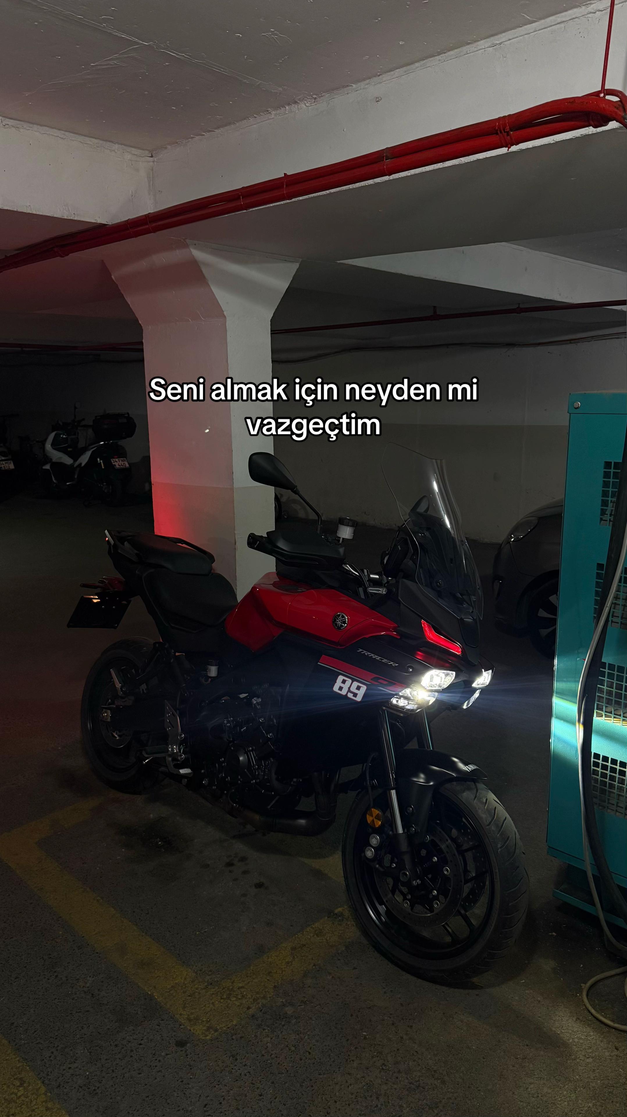 @UYR.89