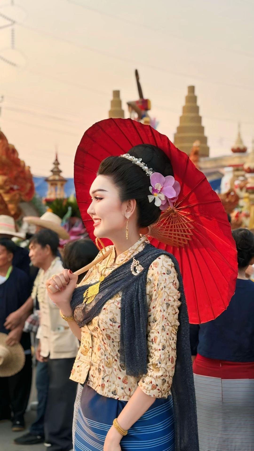 @เพียงฟ้า อัศวรังสิกุล