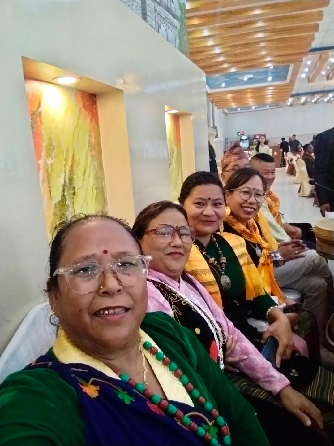 @संगिता थीङ