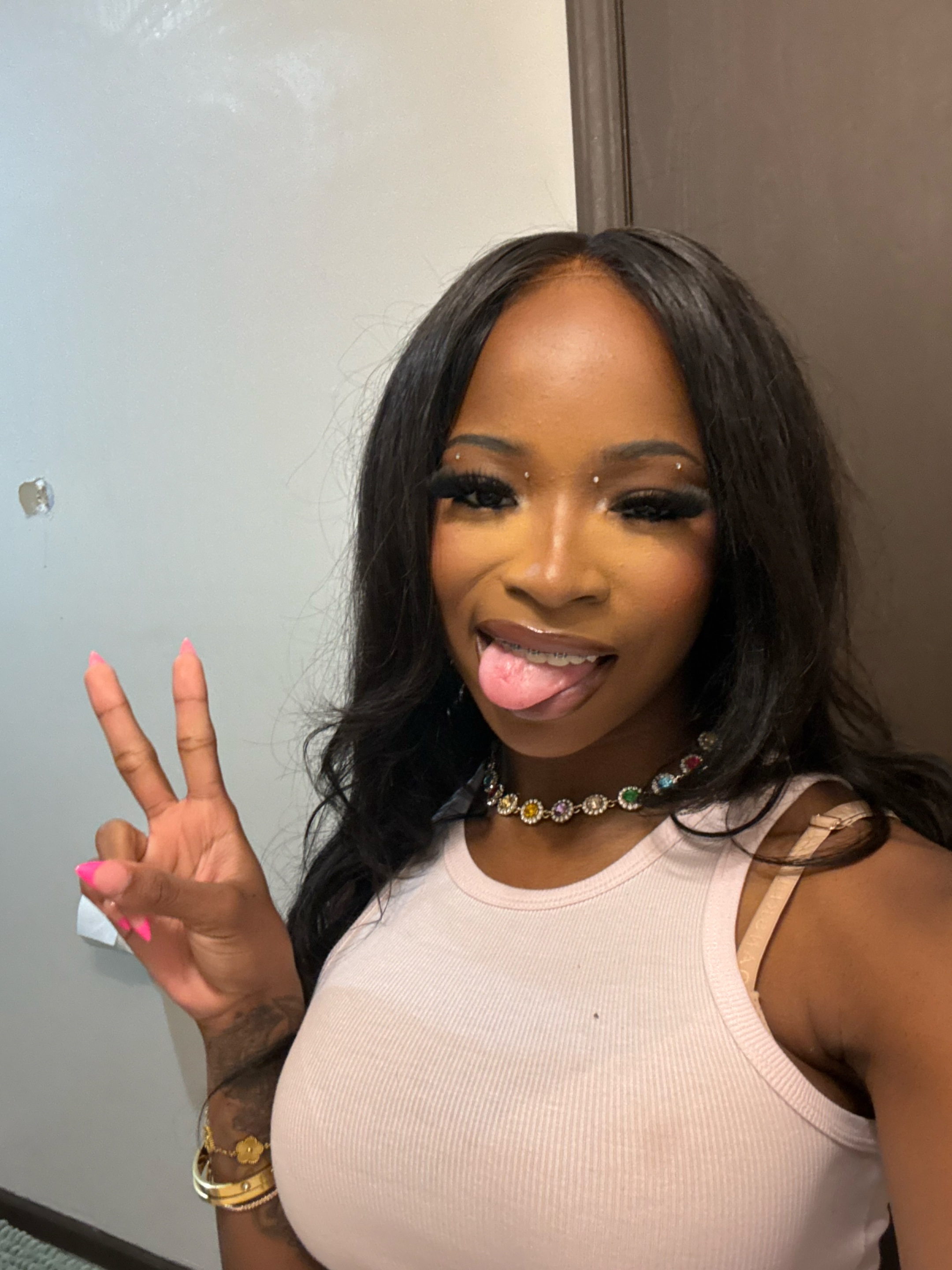 @whoisshe