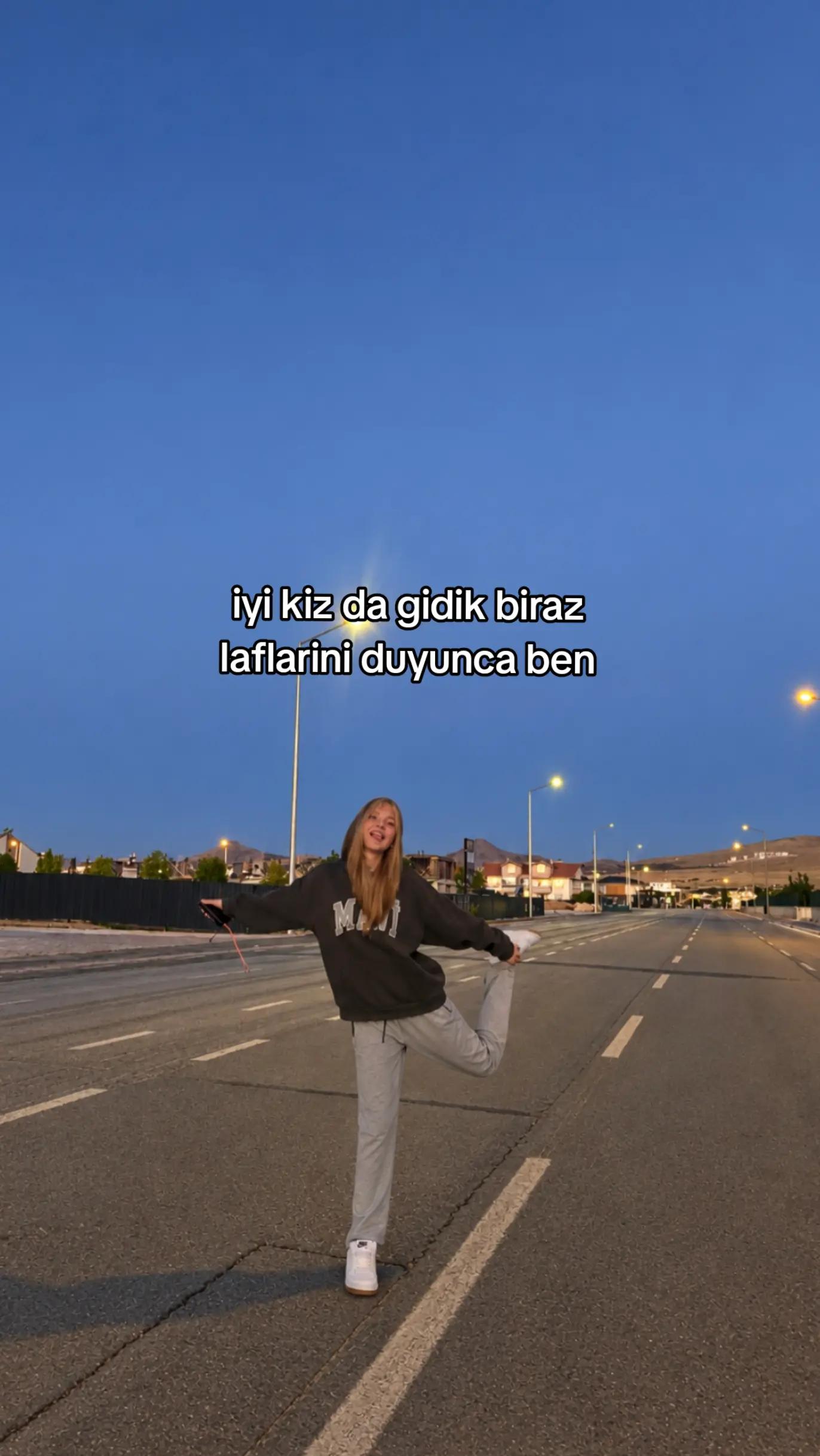 @🐩