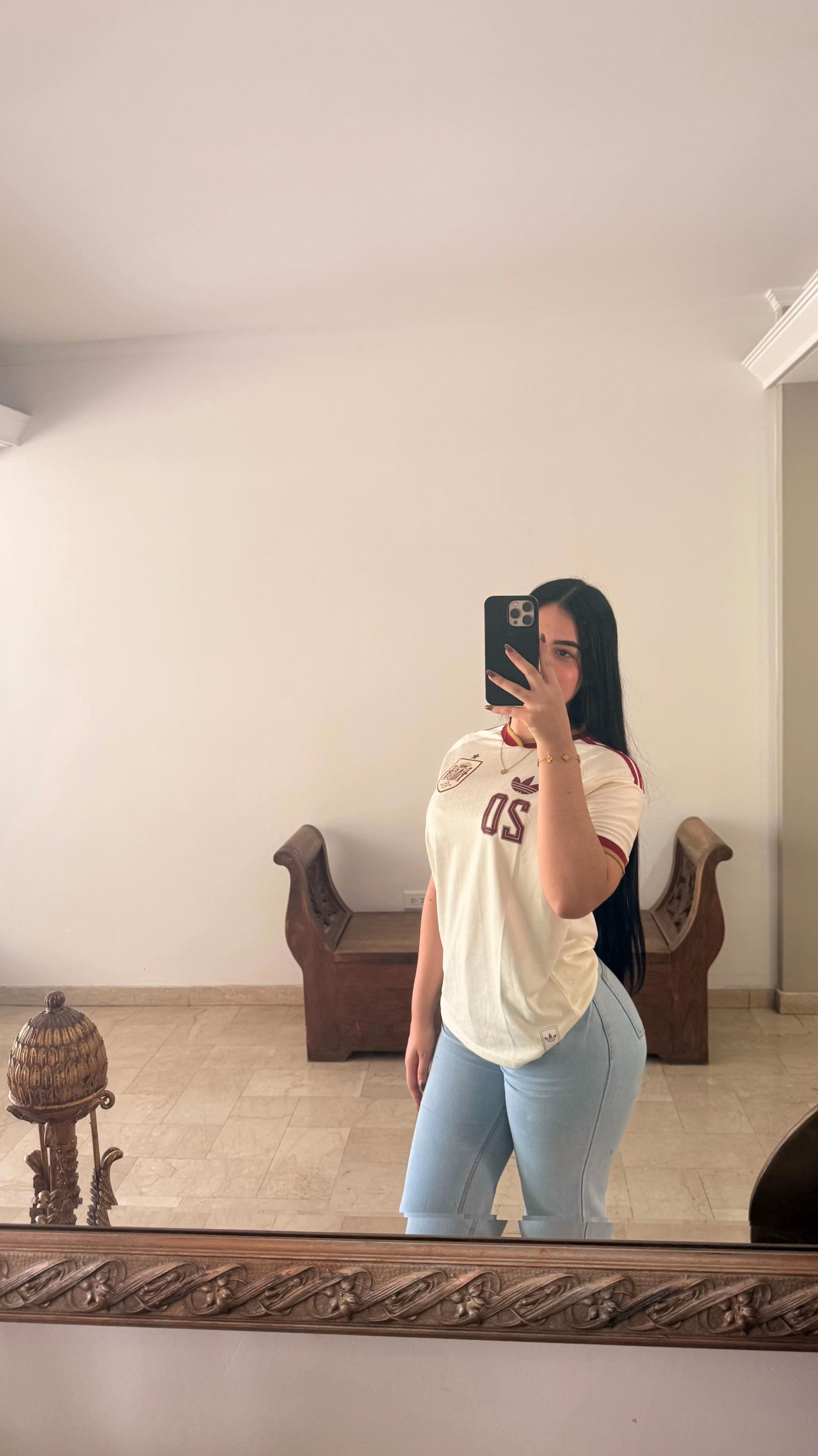 @Isabella Roldan