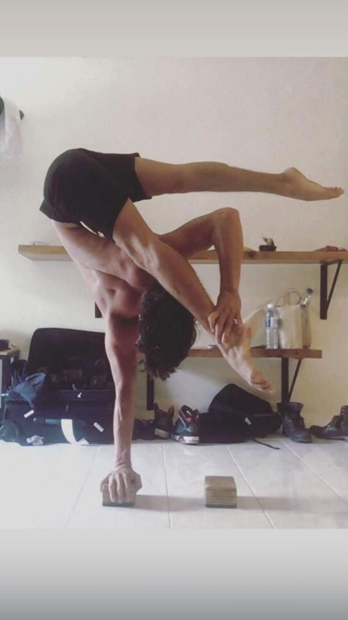 @Nicolastanding