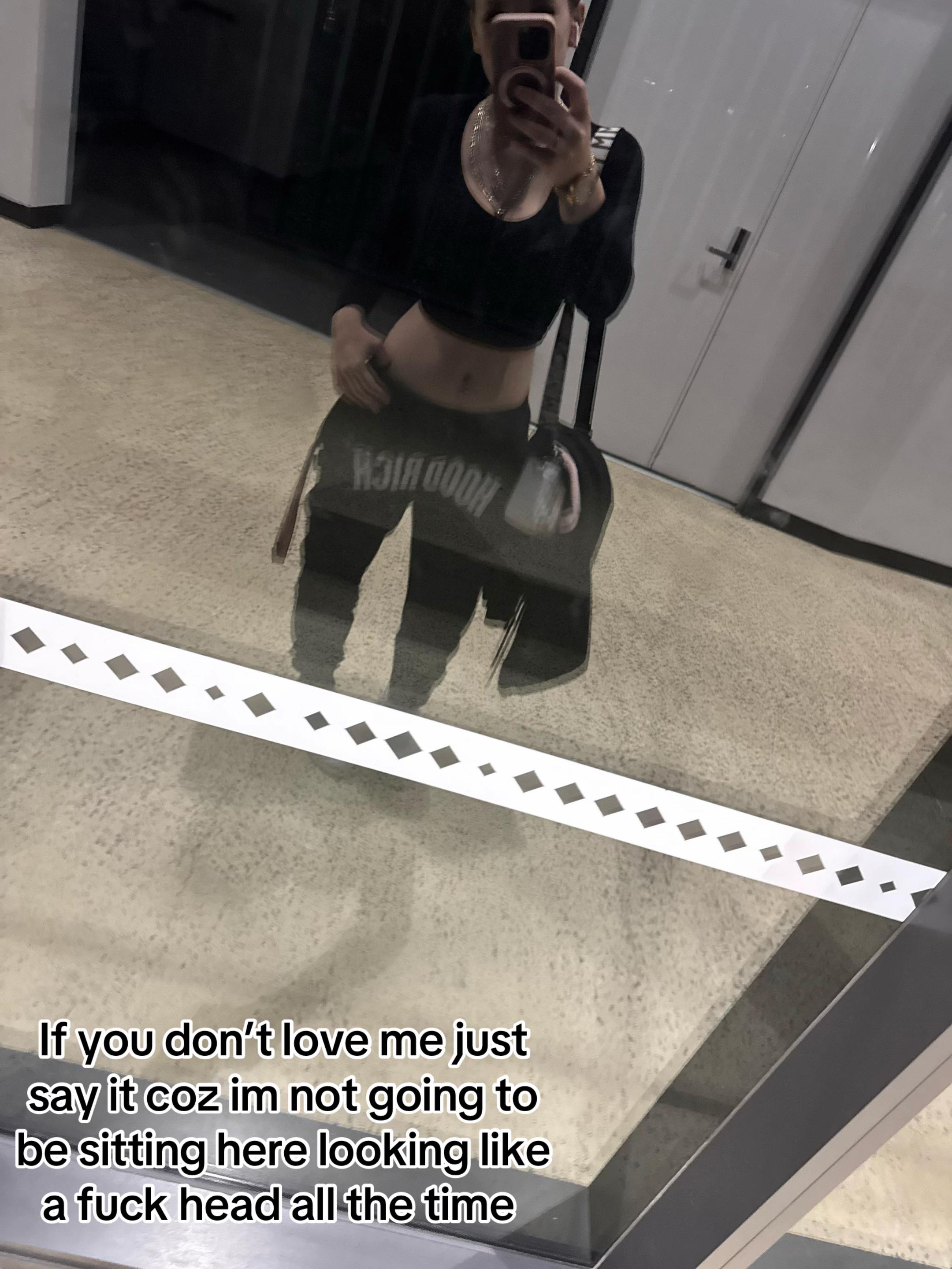 @🎭