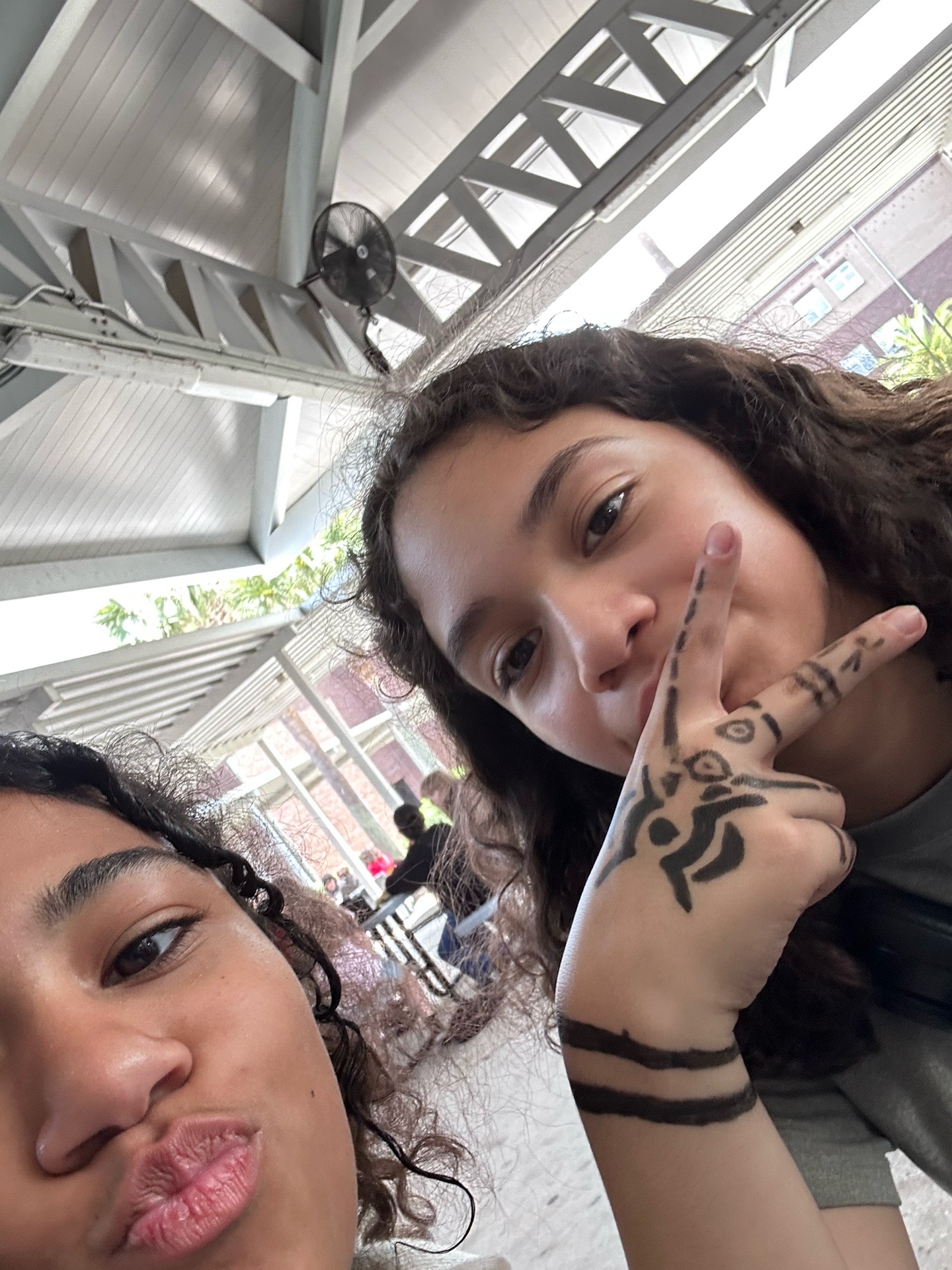 @Bee ๐