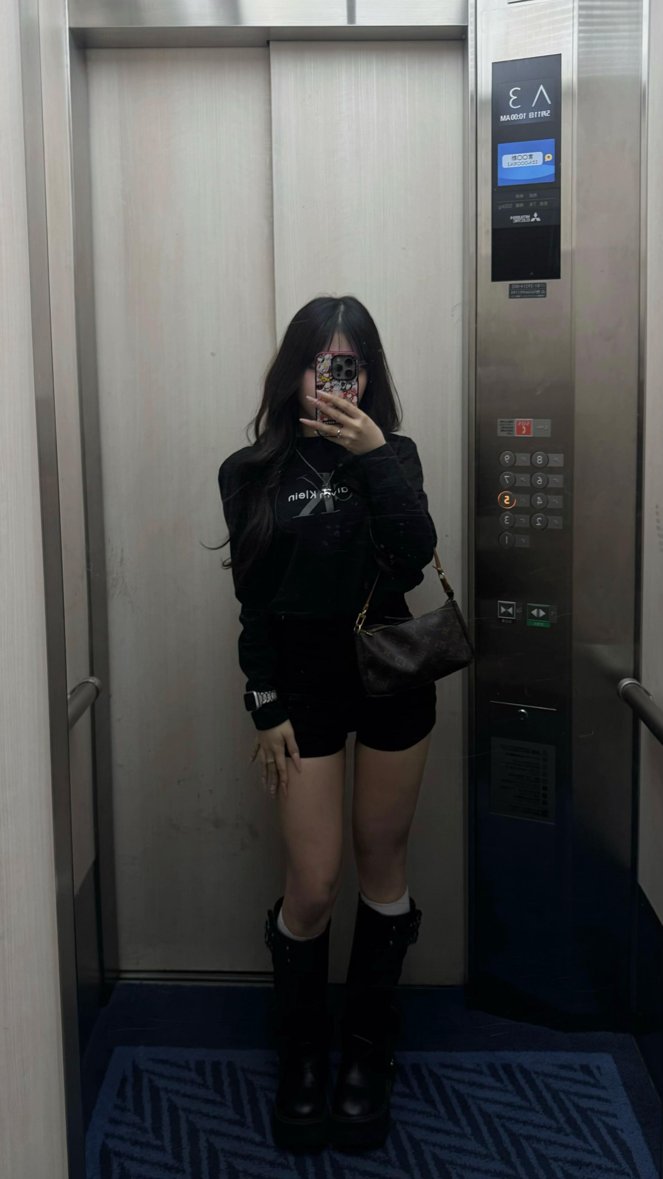 @リ コ
