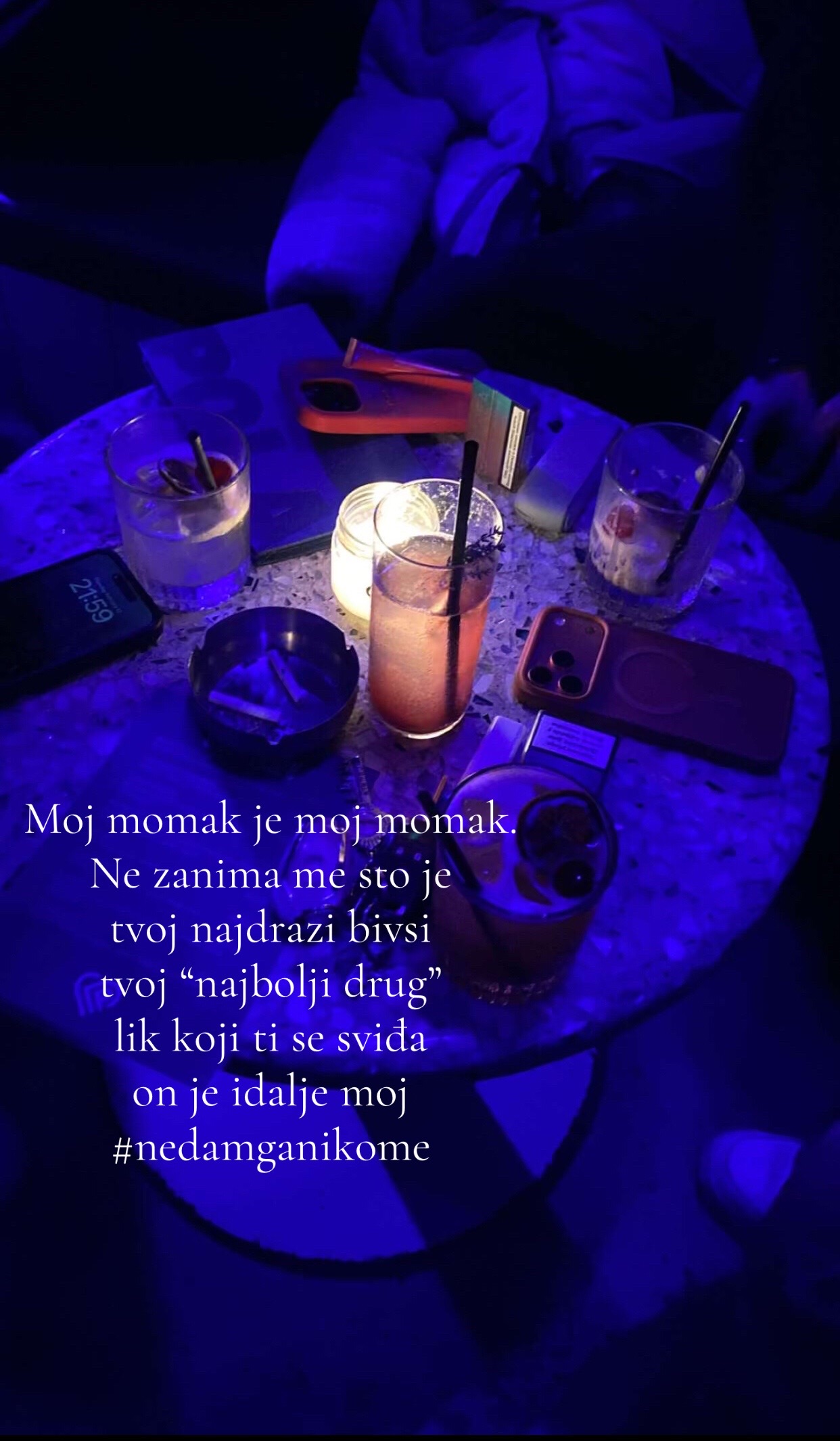 @𝐄