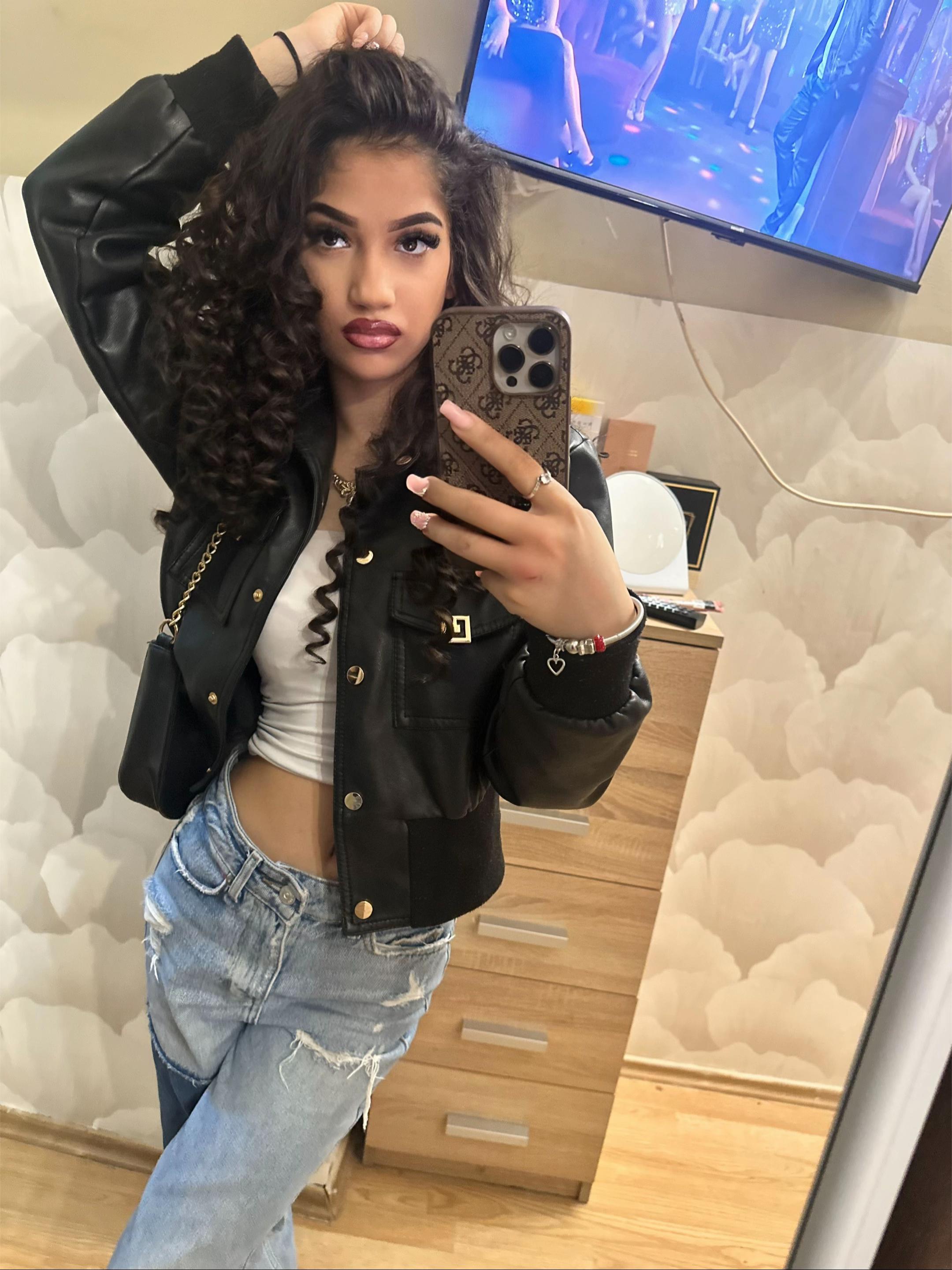 @Jazmin_Viragh