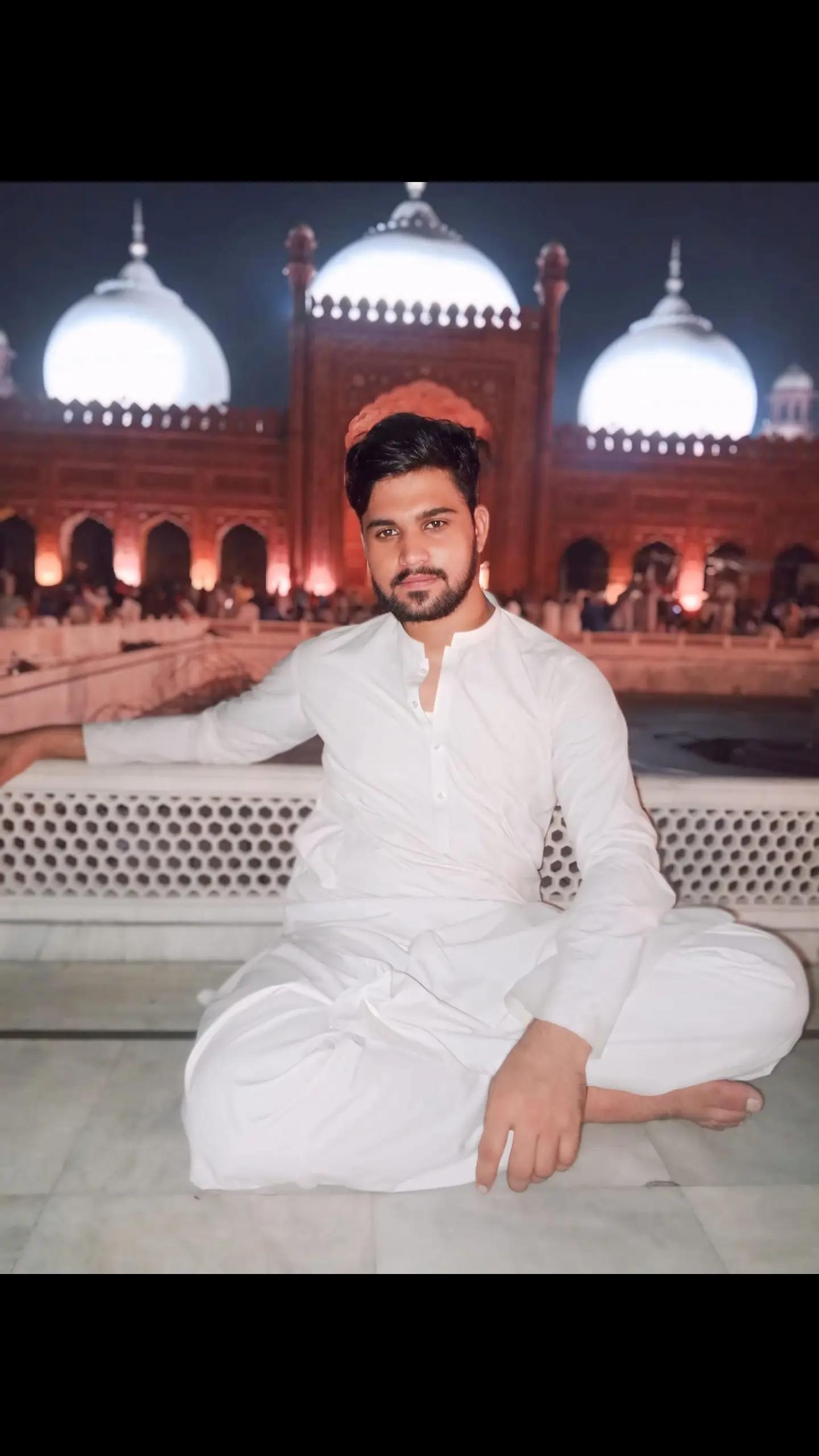 @👑شاہی لڑکا🤴