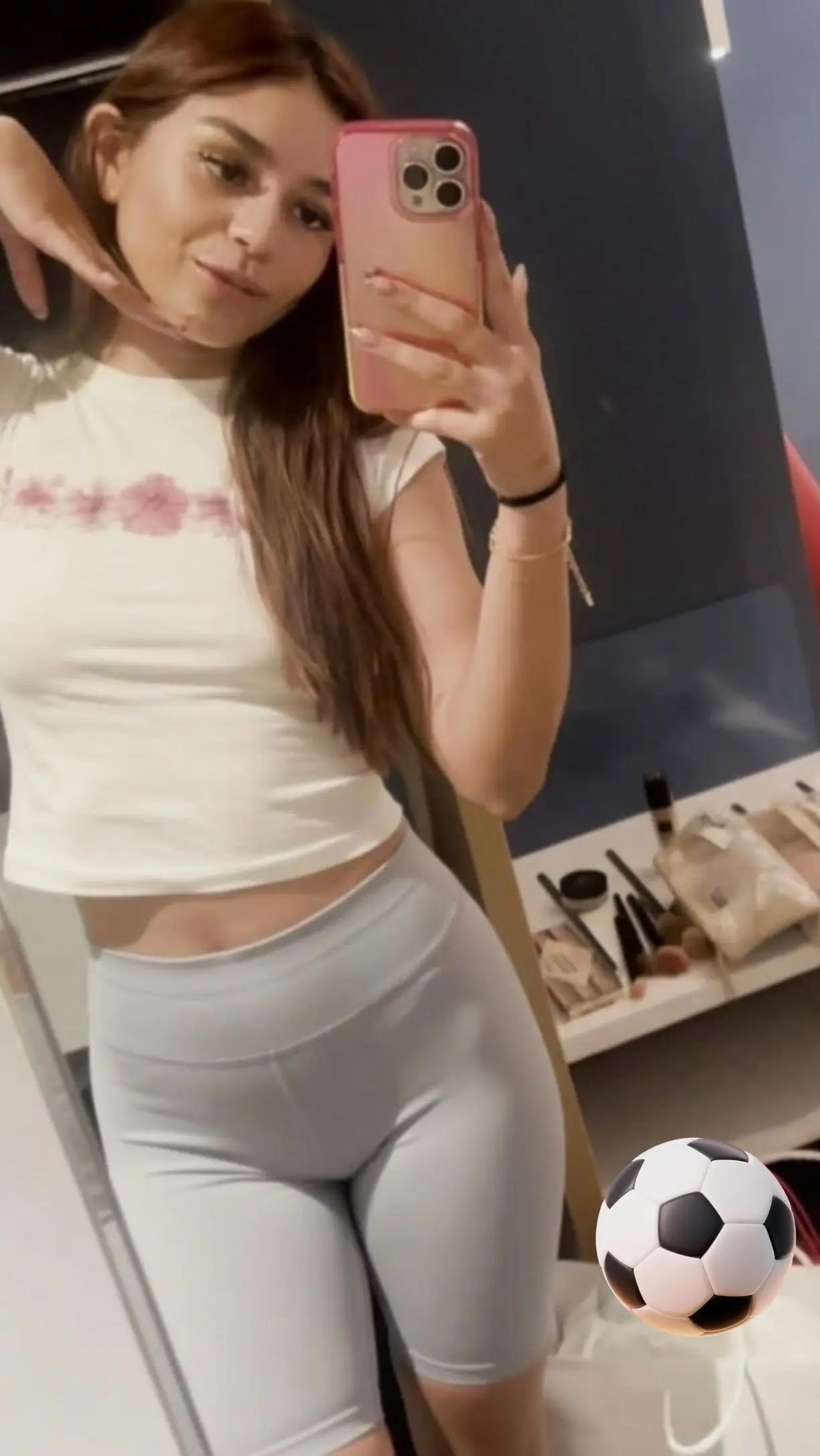 @👧 J A N A 👧