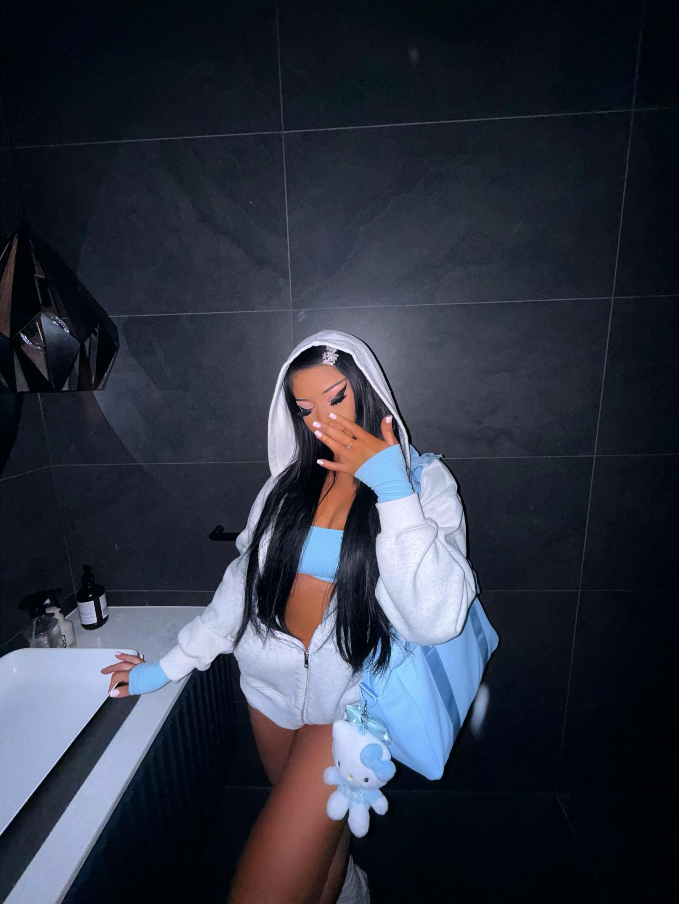 @movewithamk ♡