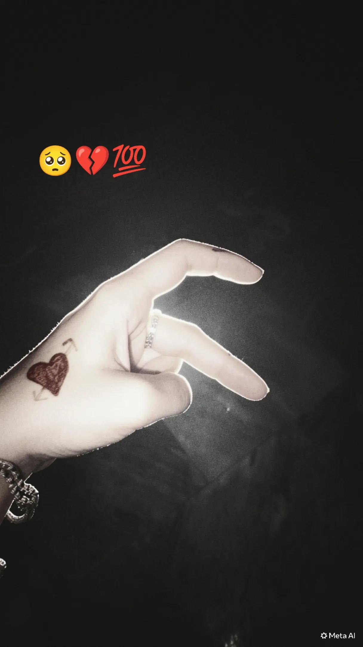 @کوئی اپنا نہیں💔