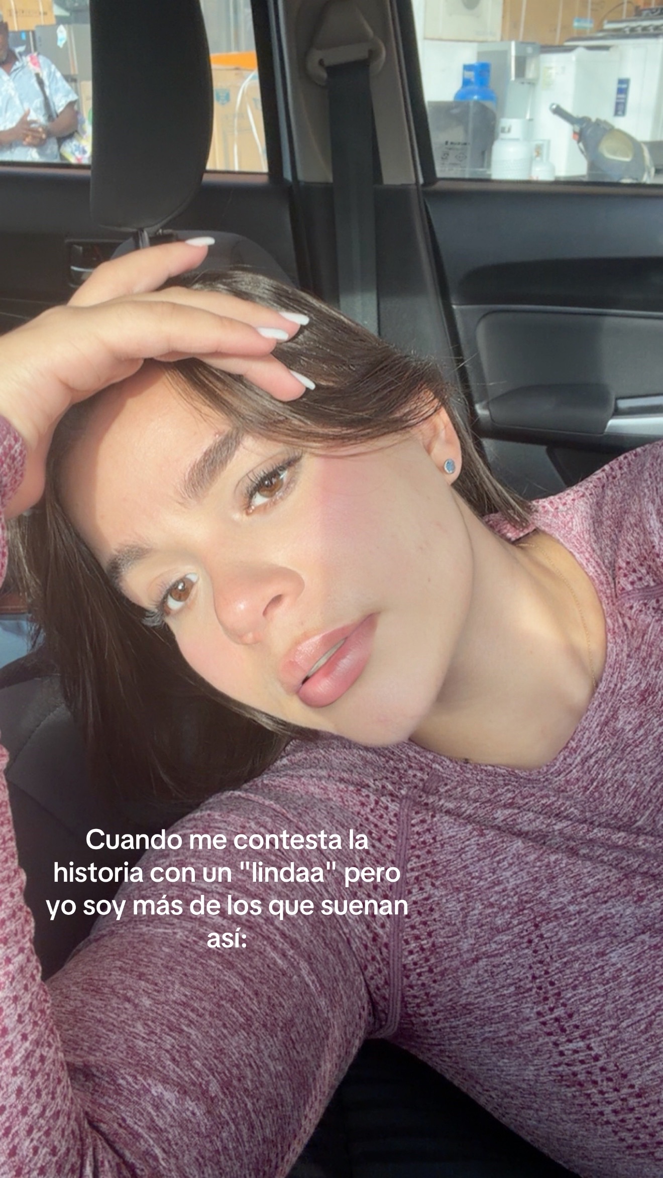 @Ashley Vi&ntilde;als