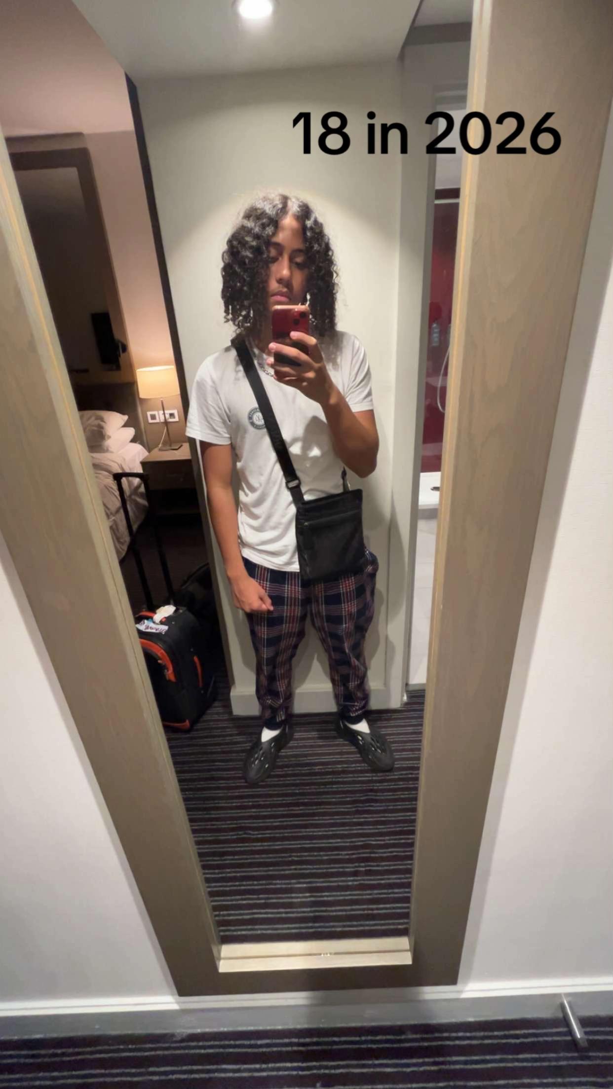 @👀