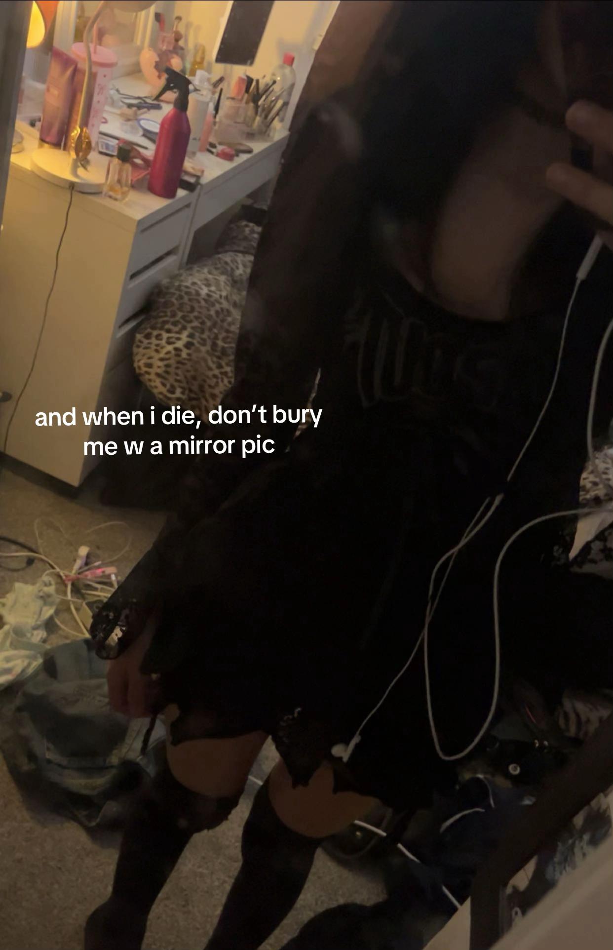 @🕸️