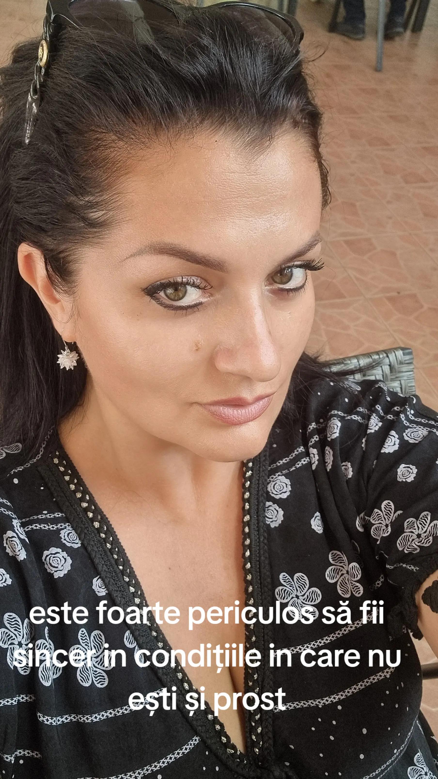 @Ruxandra Roxy