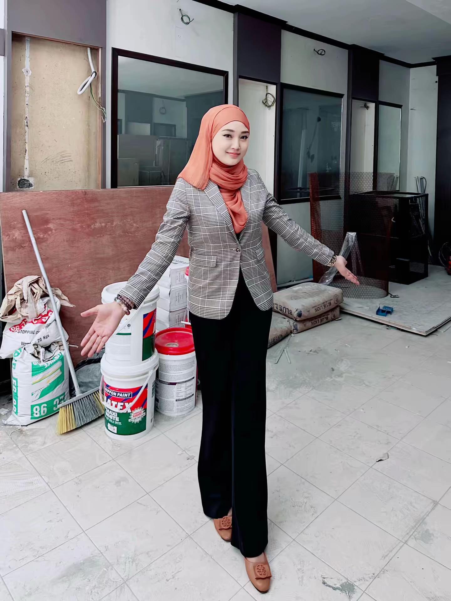 @Cik Puan Auni Founder Elyss