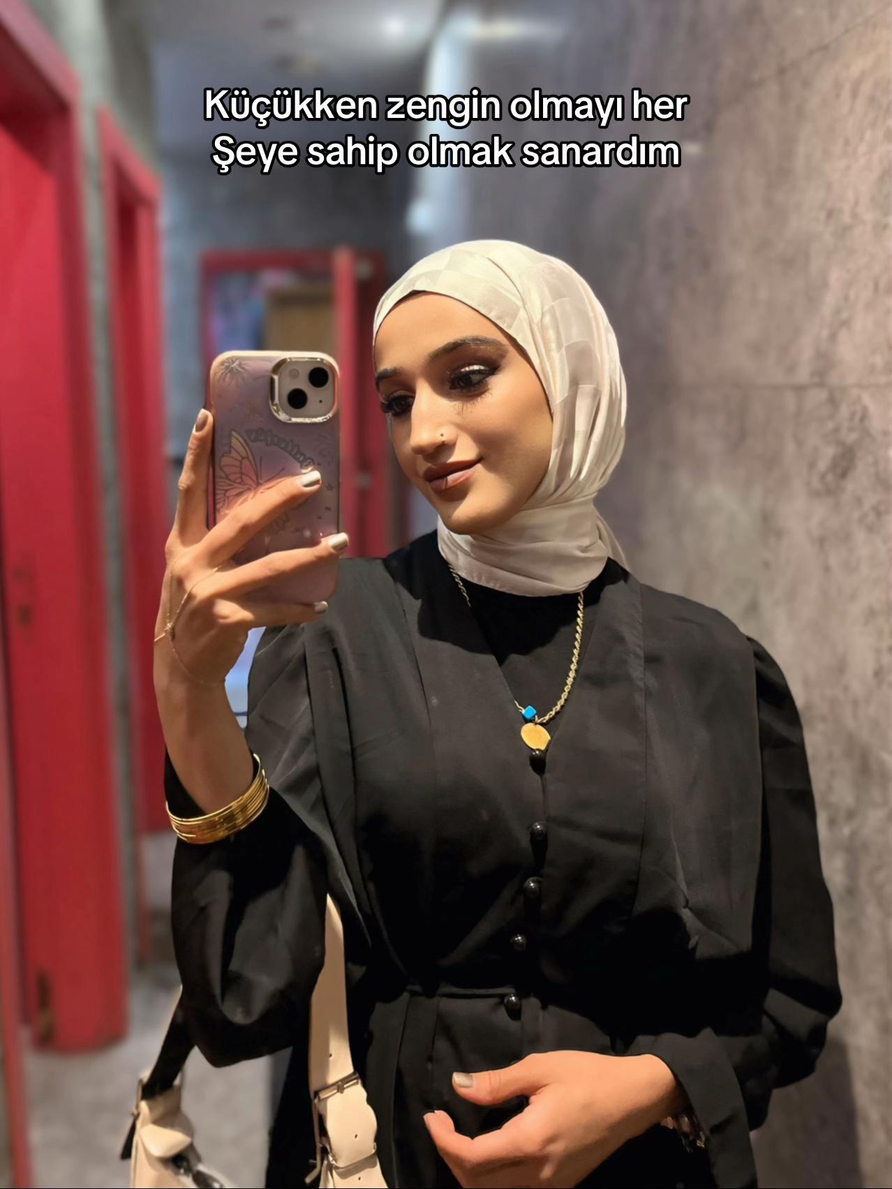 @𝓗𝓮𝓵𝓲𝓷𝓷