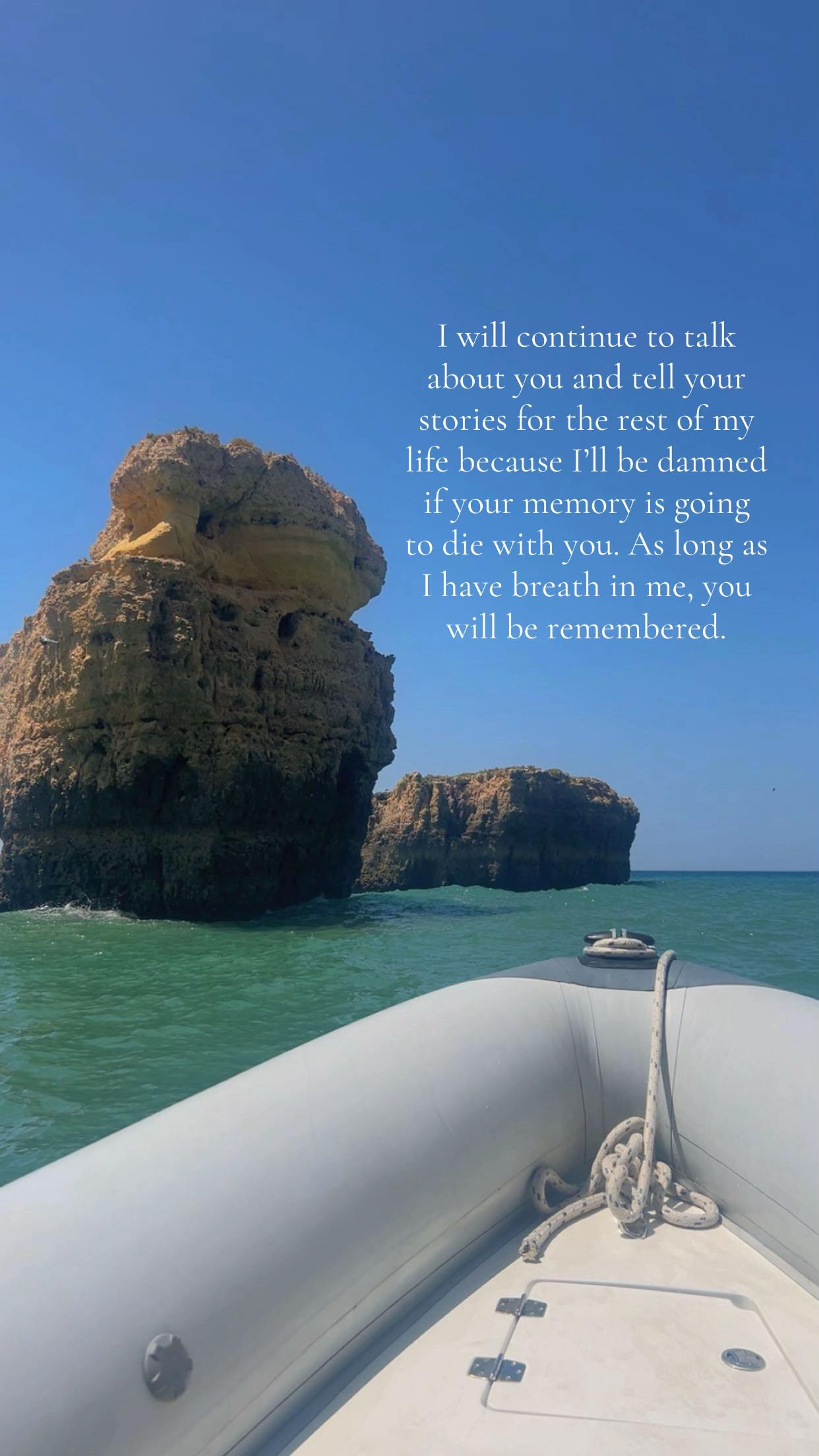@E L L I E.
