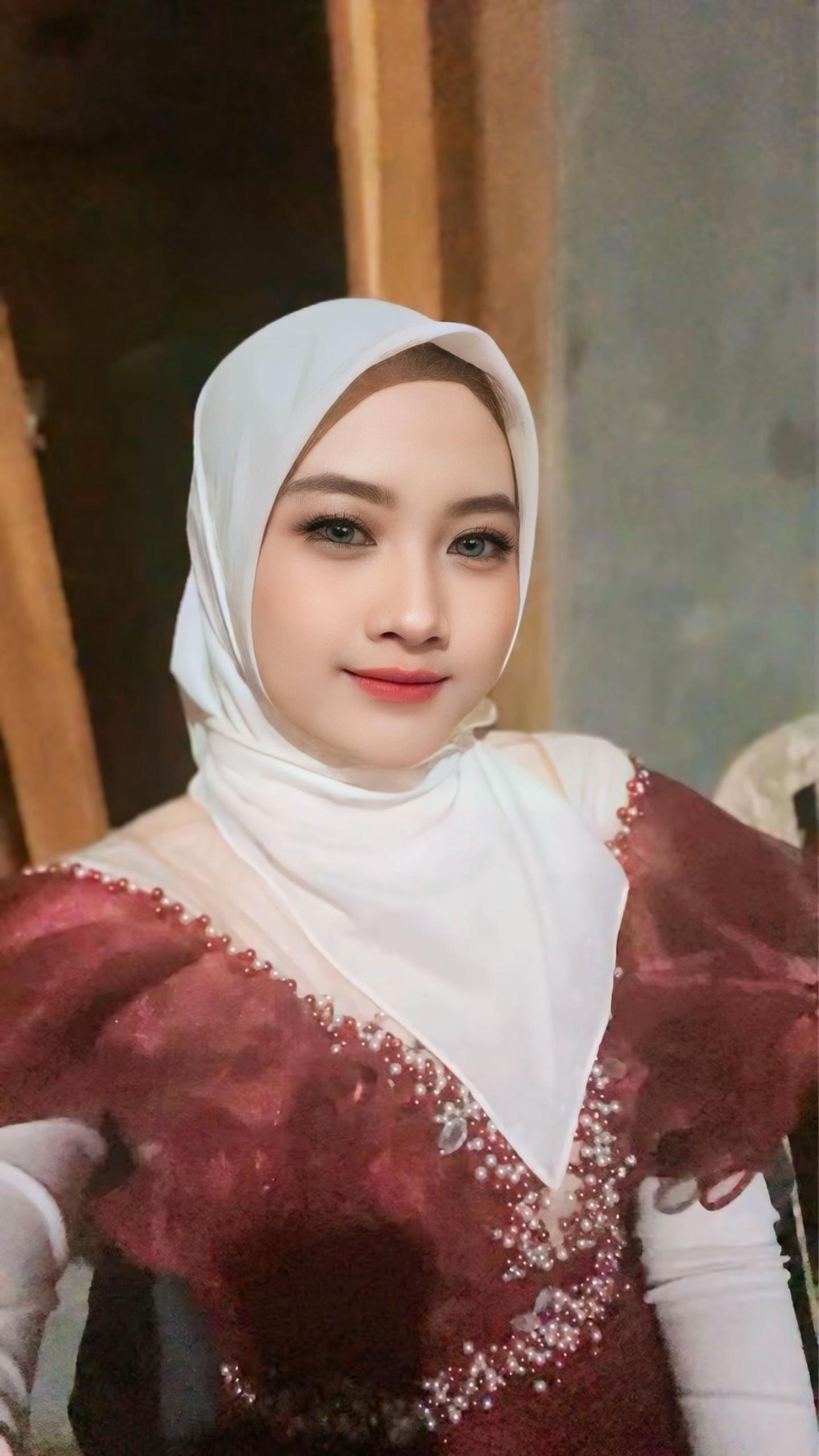 @Indah Khoerun Nisa, S. Pd ๐ป โก