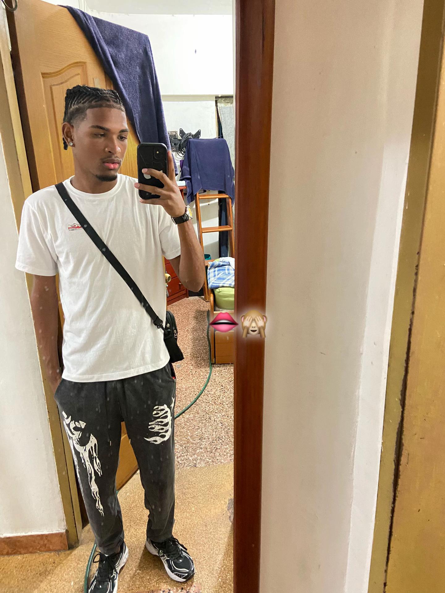 @CJ🧑🏾🦱🕸️