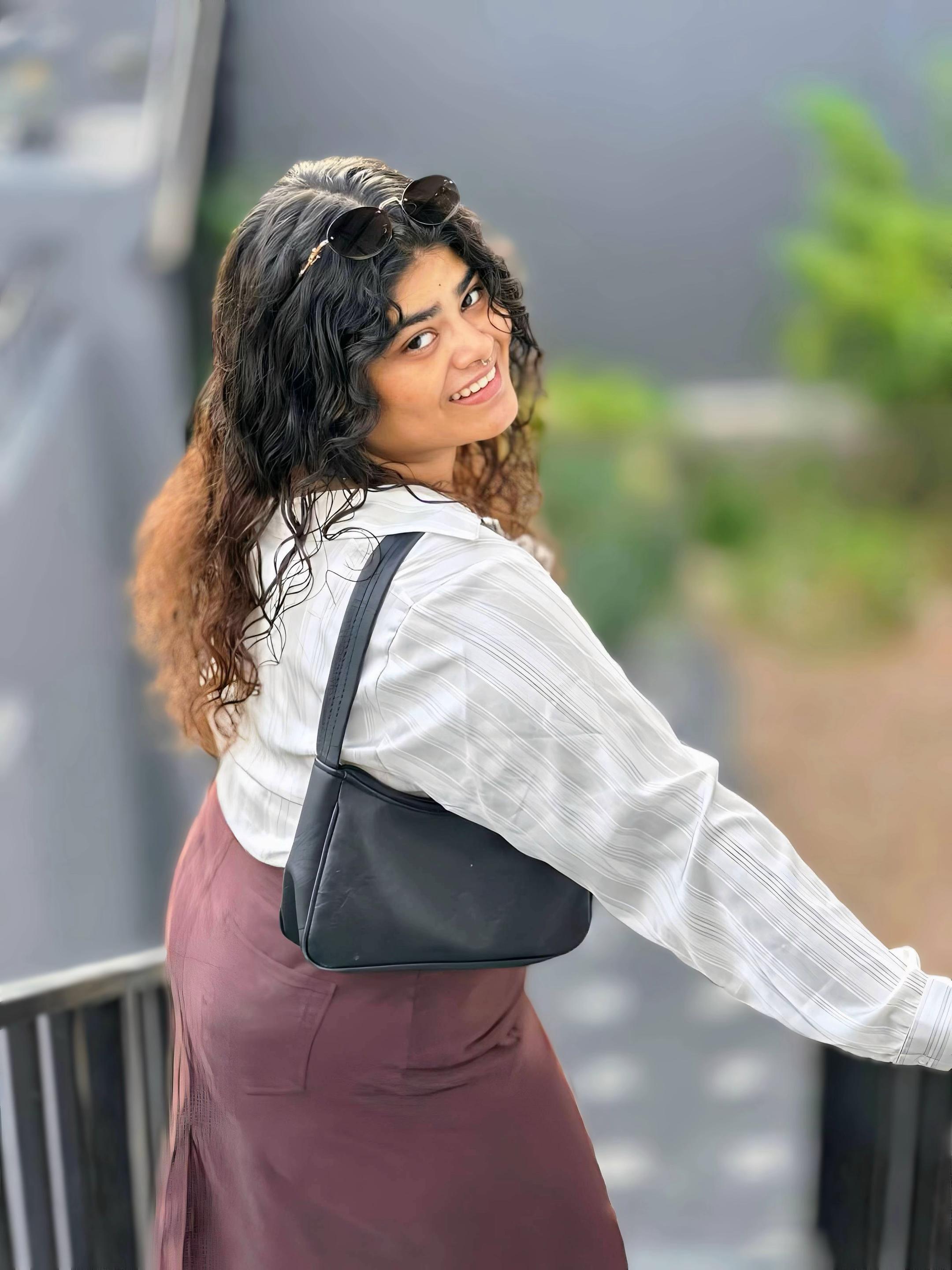 @PooJA🦢🎀🍓