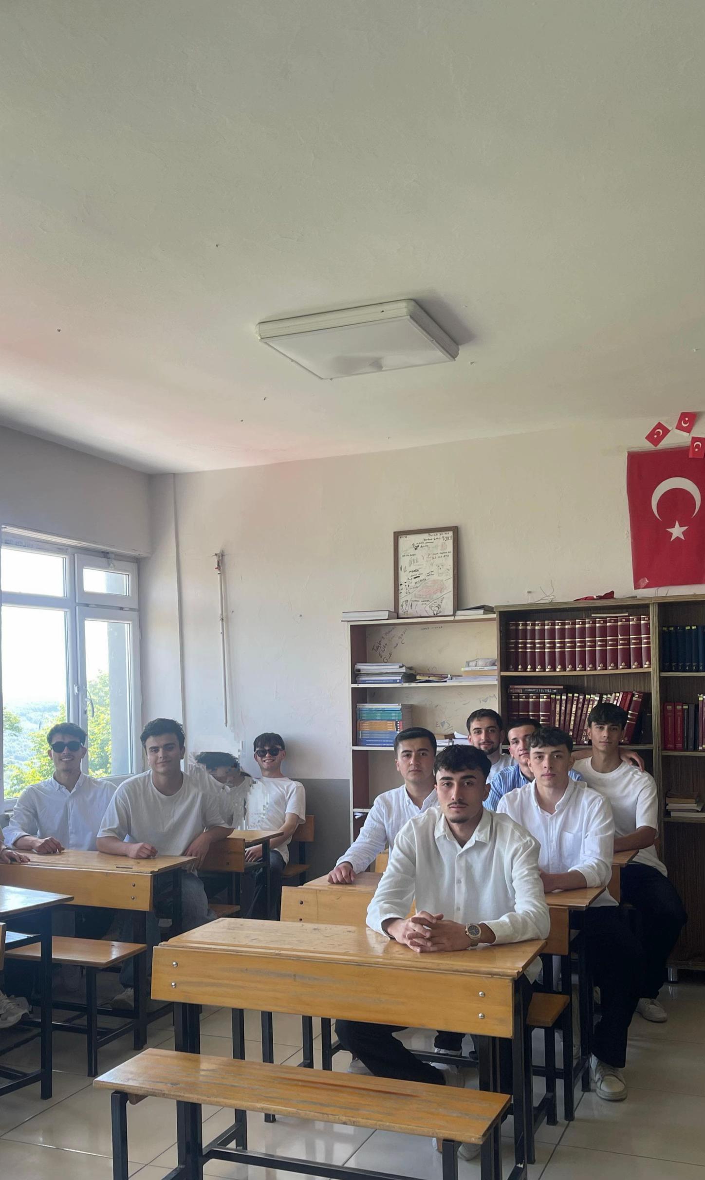 @Ne bakıyon kardeşşş