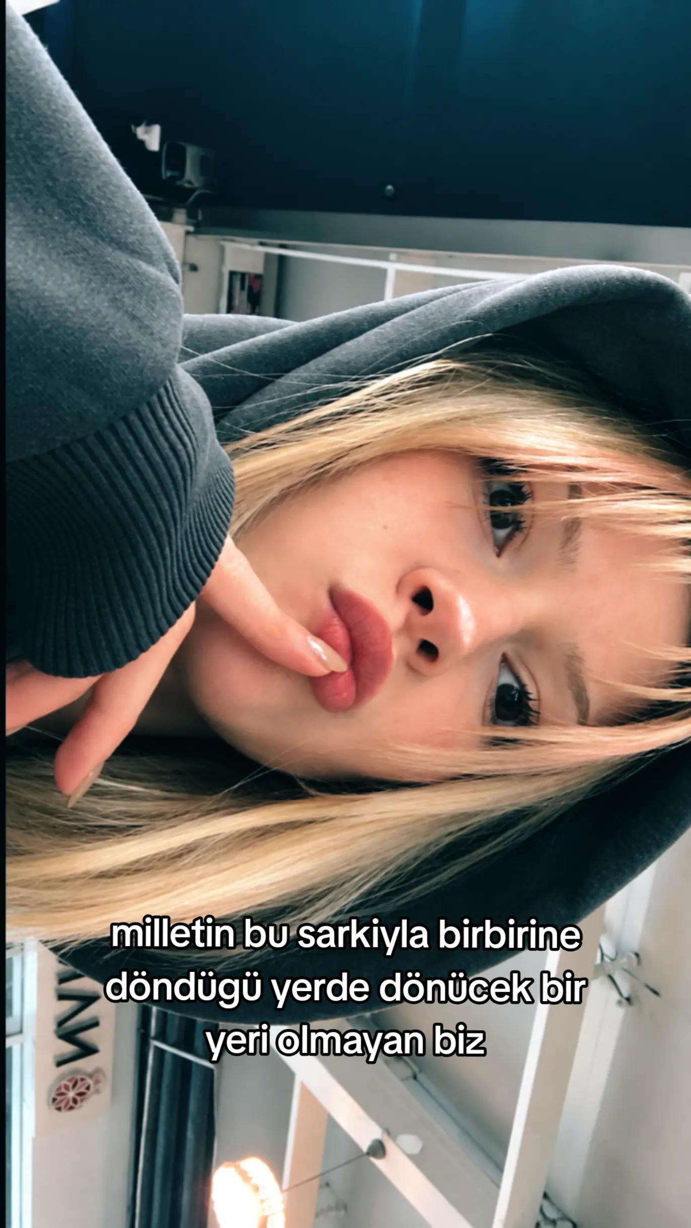 @🐩
