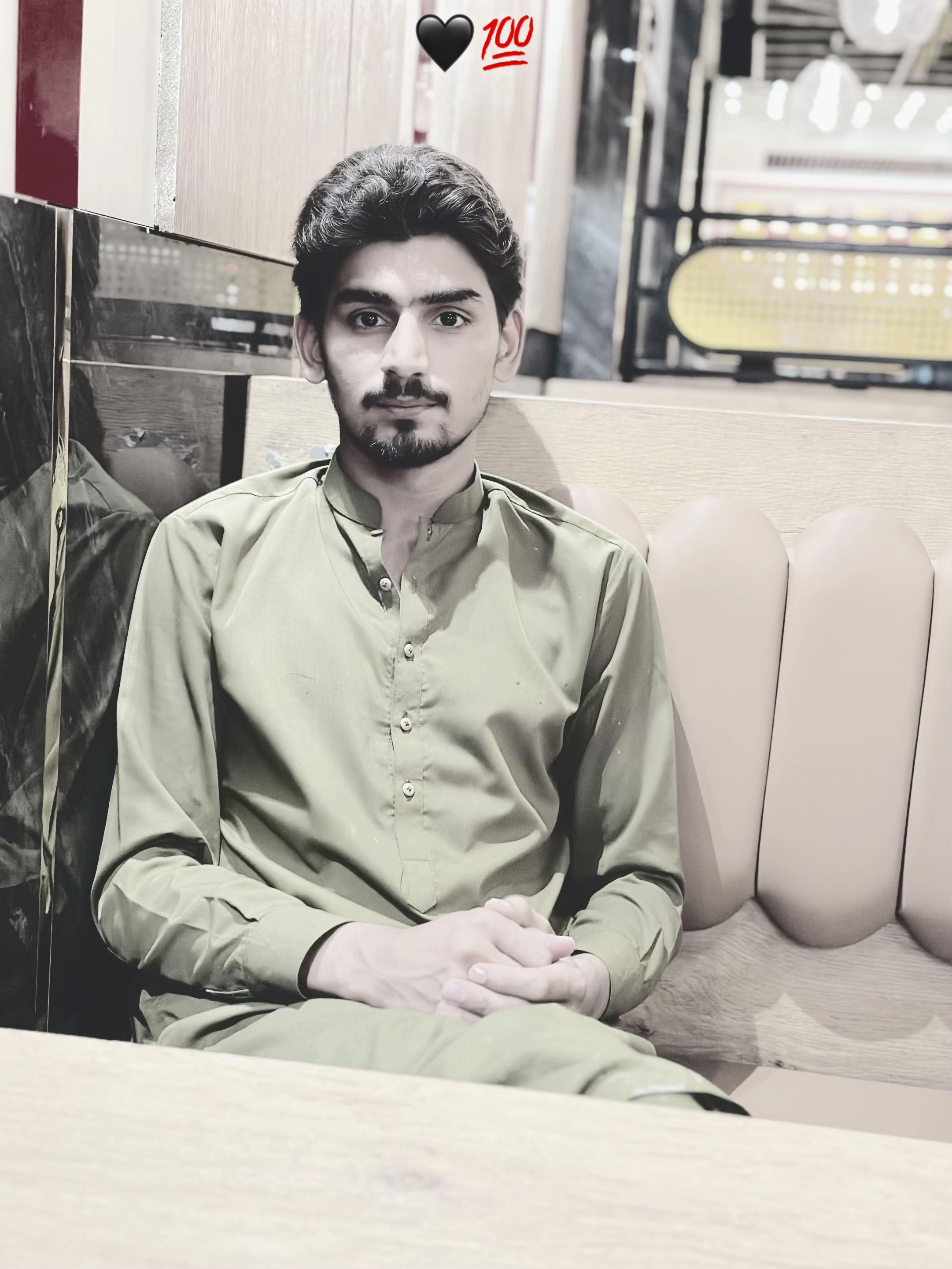 @قمر وڑائچ کامونکی🥂🥀
