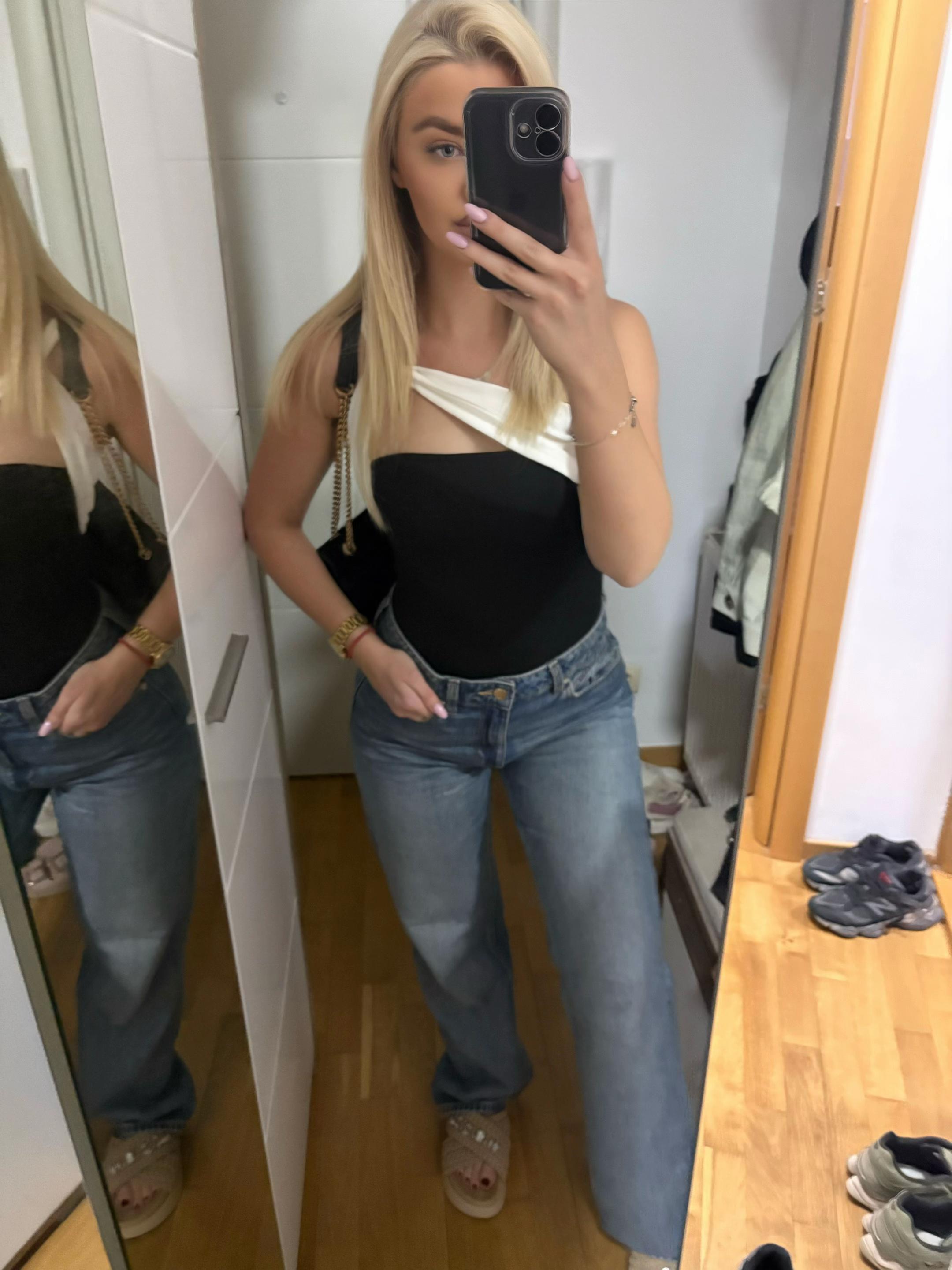 @𝒥