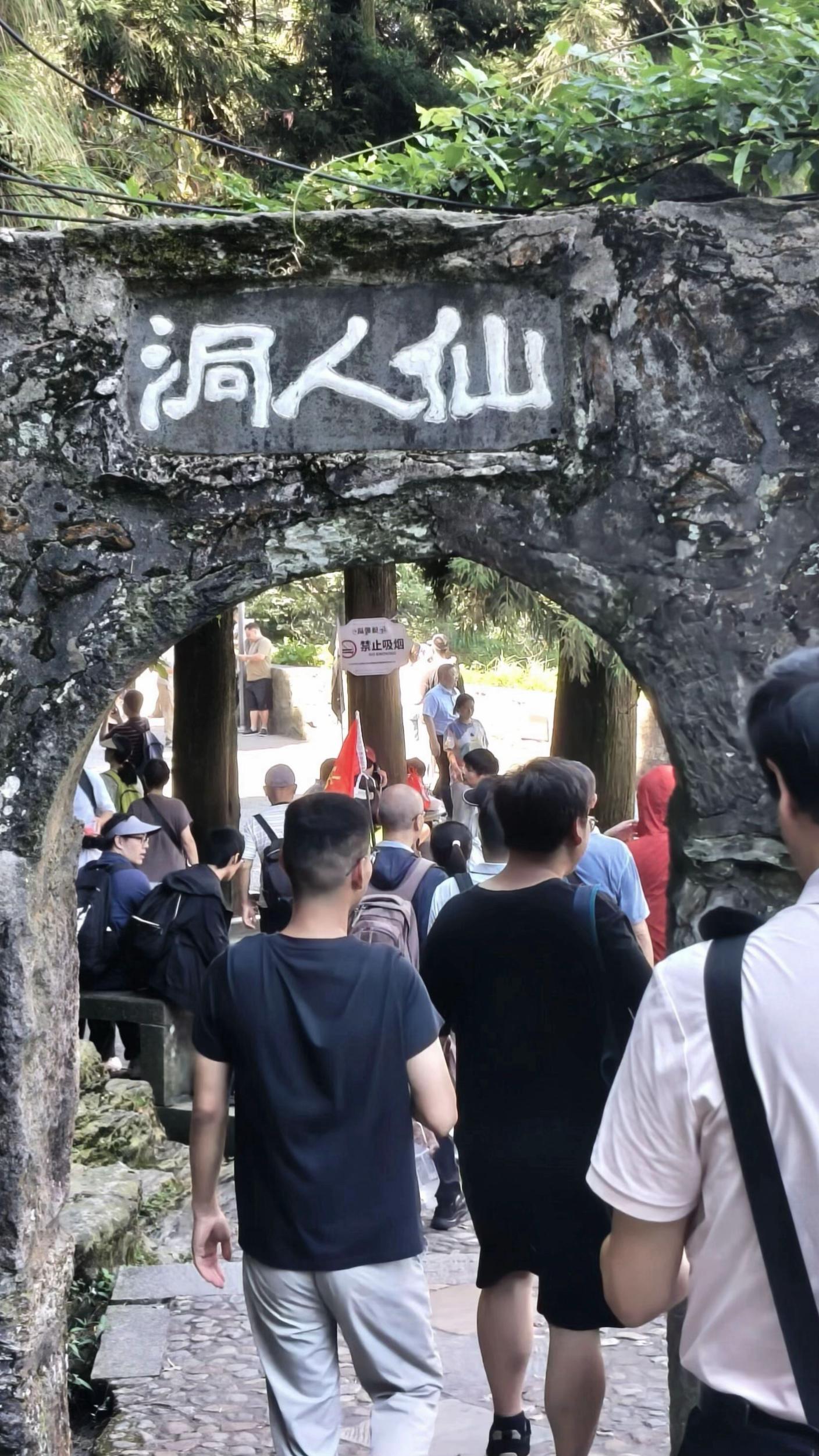 @樂觀活潑開朗的小艾