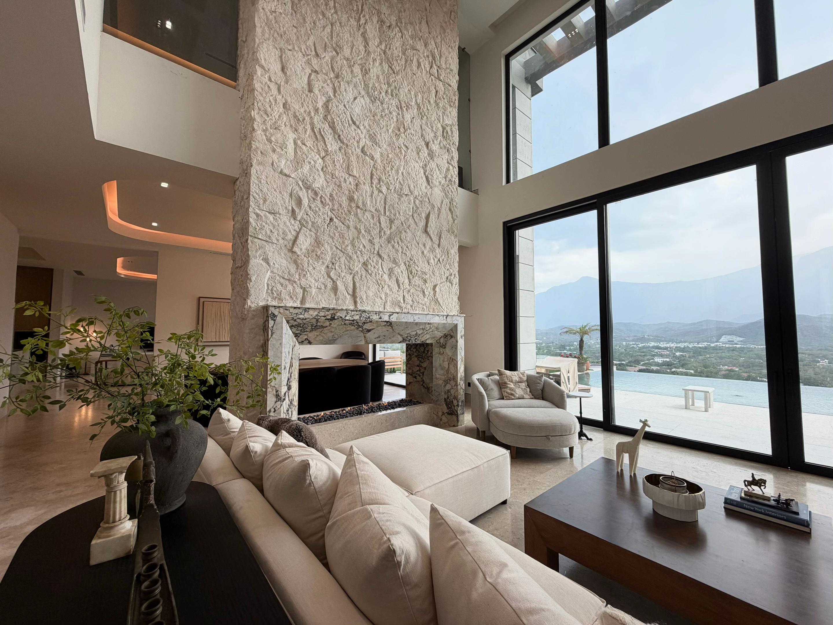 @Julieta Real Estate