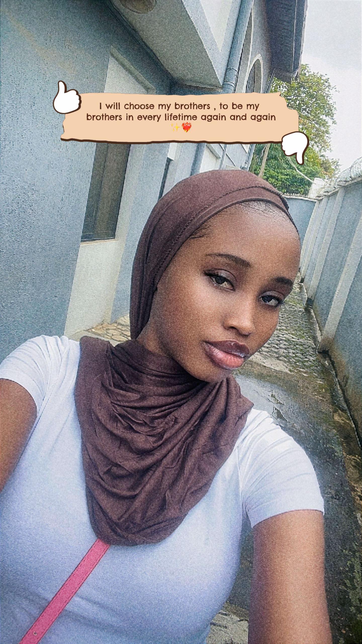 @𝓣𝓱𝓲𝓪 ♡