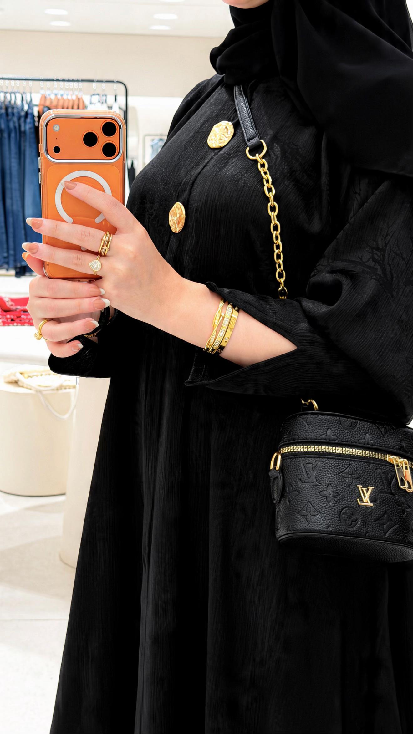 @كائن الاورنچ 🧡