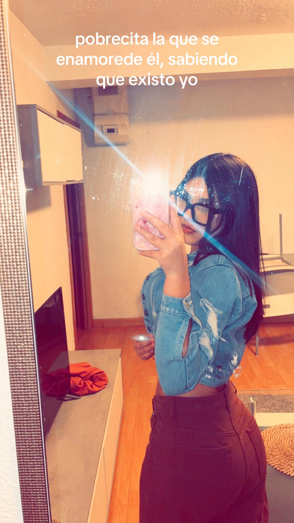 @𝓿𝓮𝓻𝓸𝓷𝓲𝓬𝓪🎀