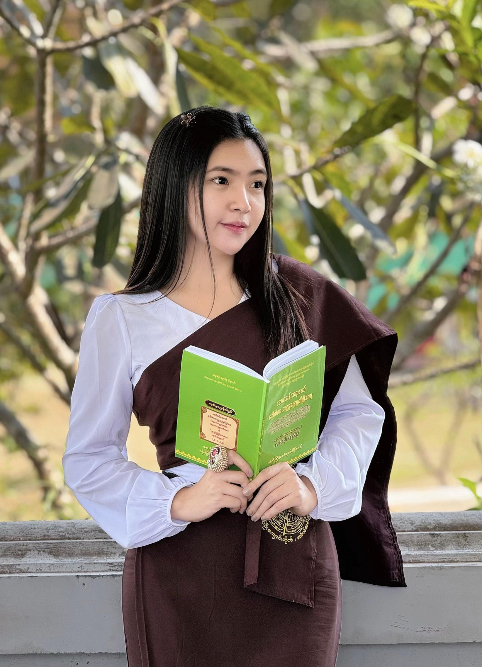 @Win Shwe Yee Thin(ဝါလေး)