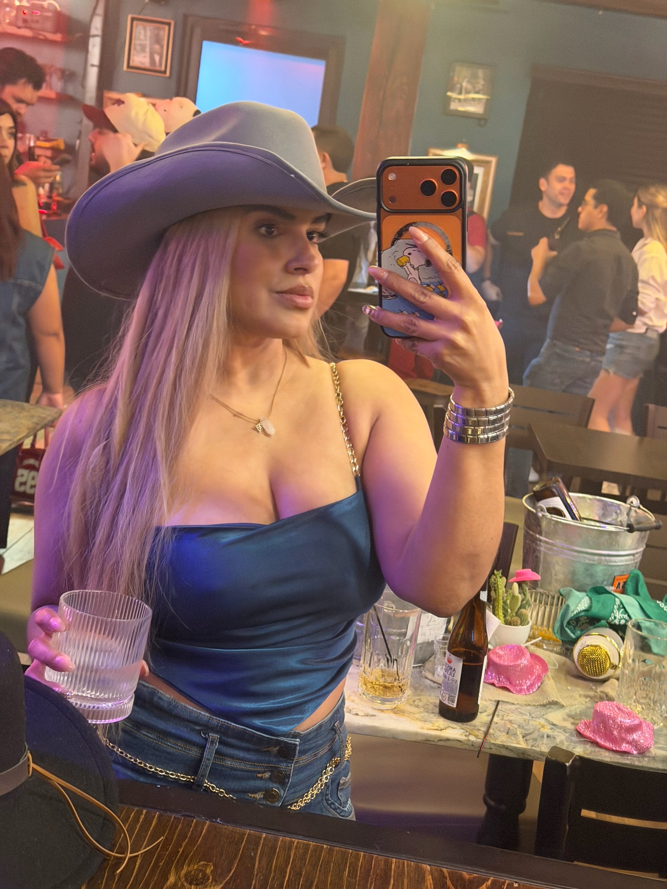 @alejandrasuarez_radio
